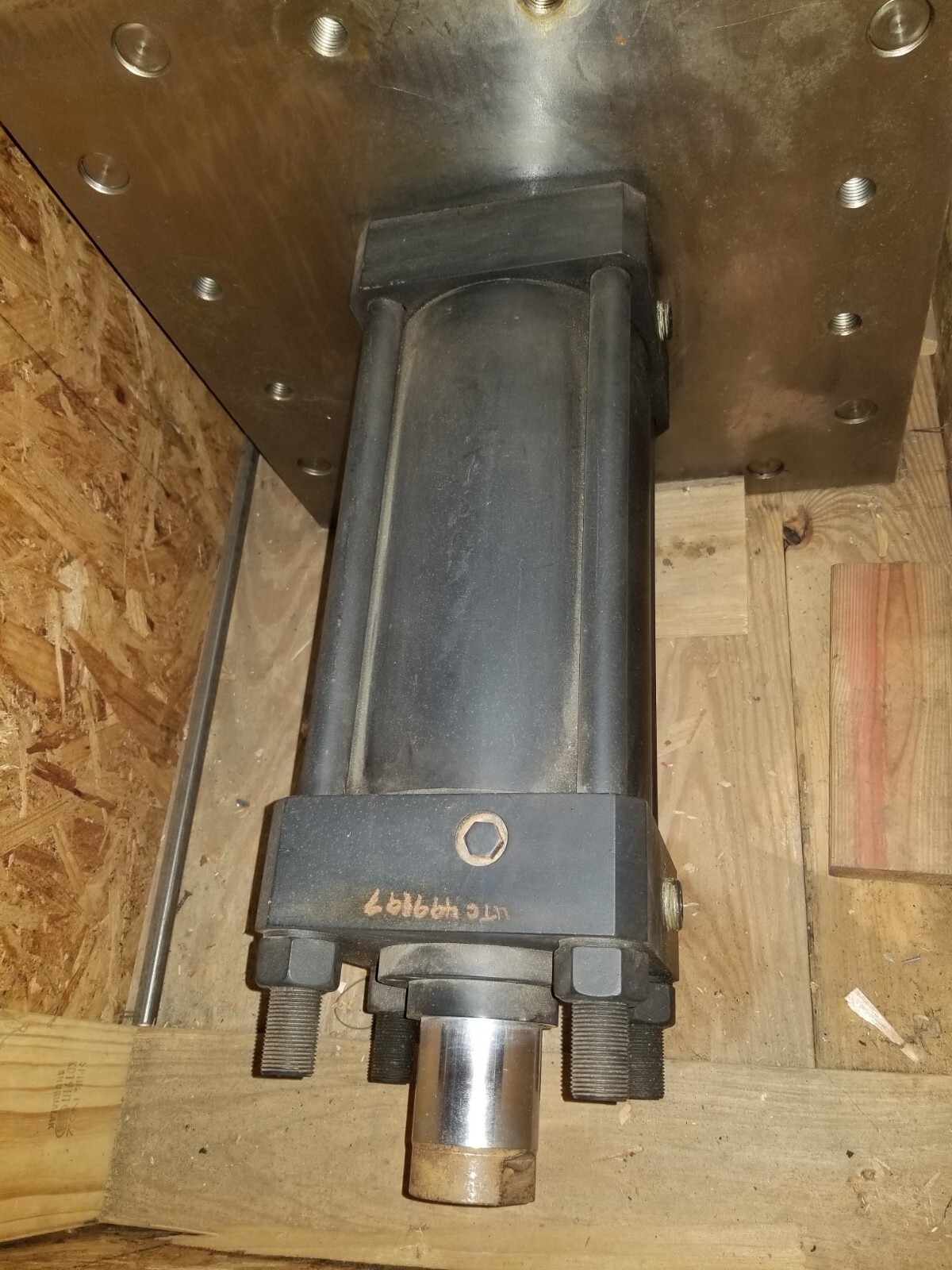 Atwood & Morrill 24753771 Hydroline 20in. 1-1/4in. 10in. Double Acting Pneu. Cyl