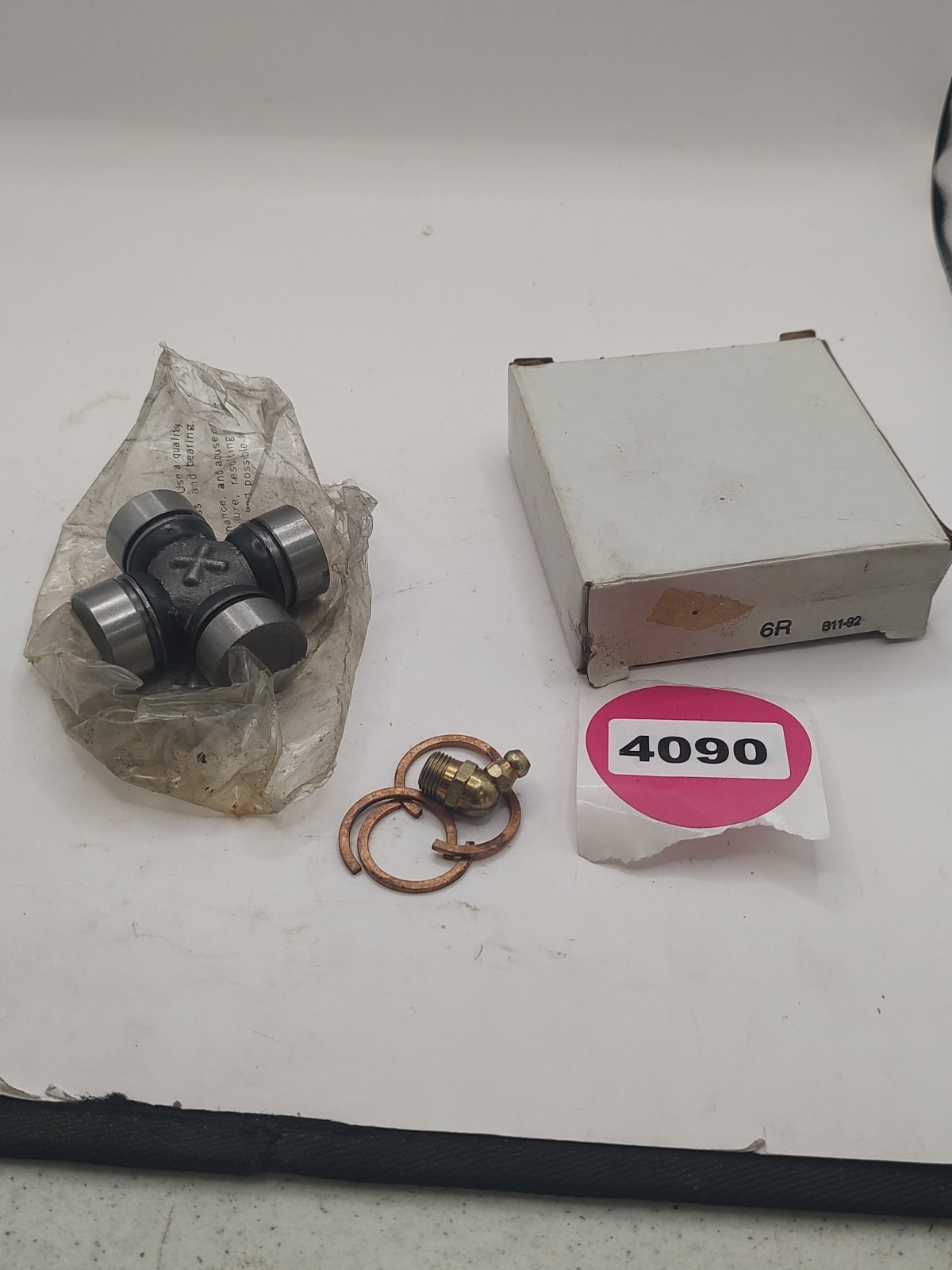 AG UNIVERSAL PTO SHAFT 6 SERIES 6R 2 5/16″-3 1/32″ CROSS & BEARING 200-0600 NOS