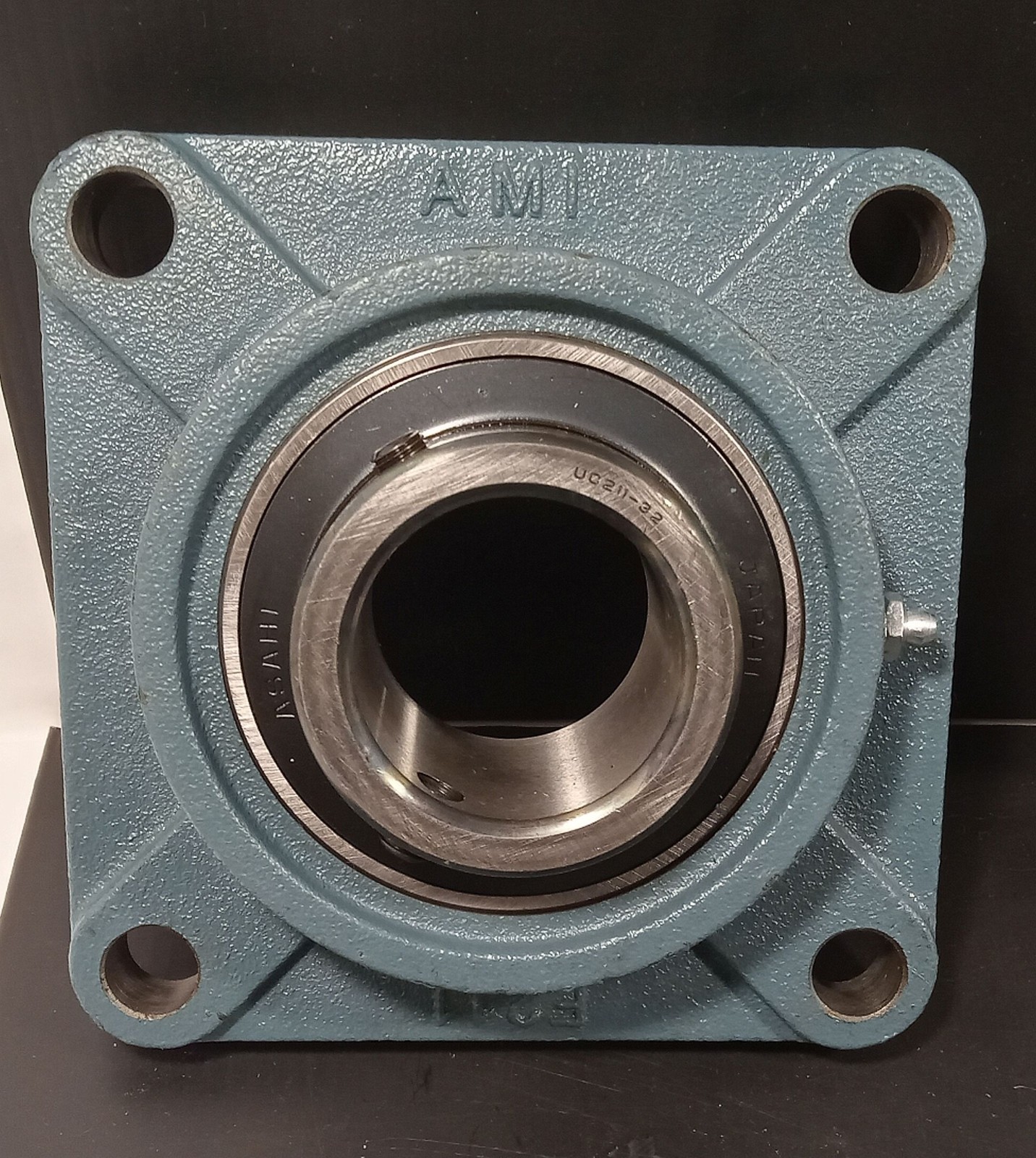 1 NEW AMI UCF211-32 4 BOLT FLANGE PILLOW BLOCK BEARING NNB ***MAKE OFFER***