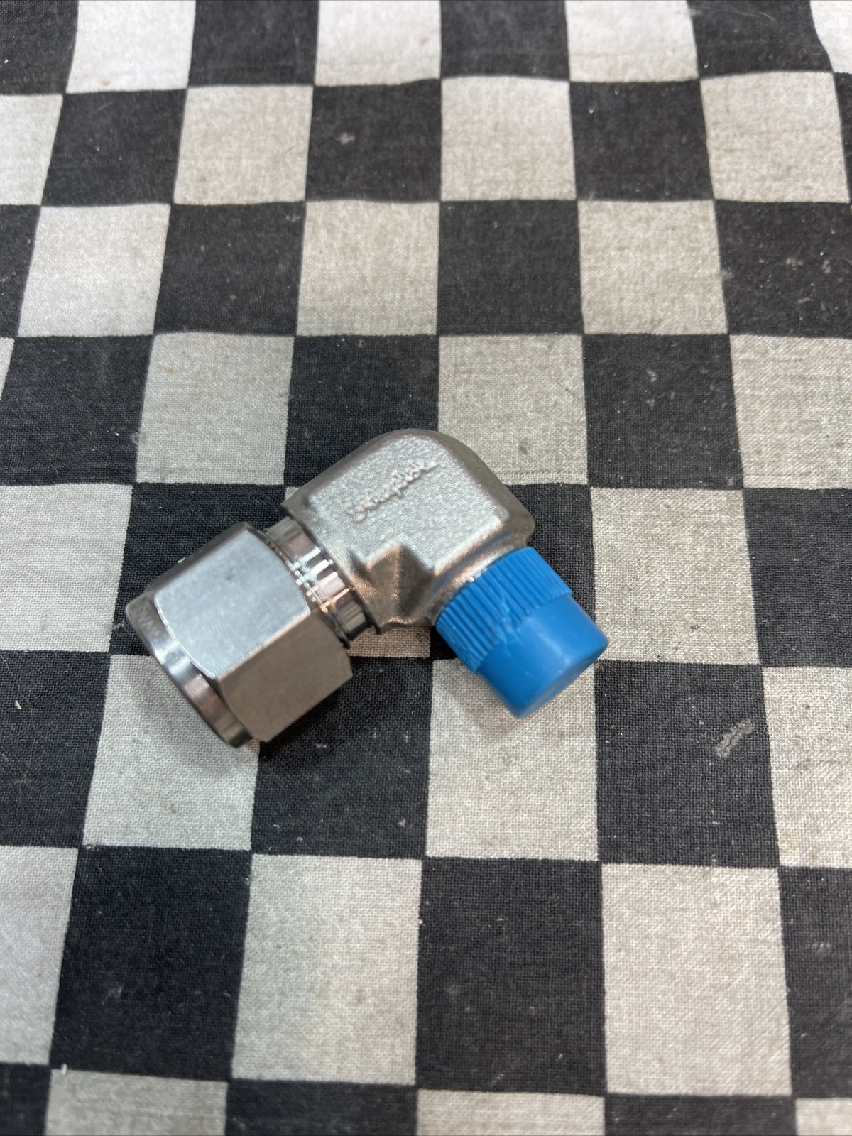 SWAGELOK SS-810-2-8 and SS-810-2-4, MALE ELBOE 1/2″T, Lot Of 3 SHIPSAMEDAY#104P9