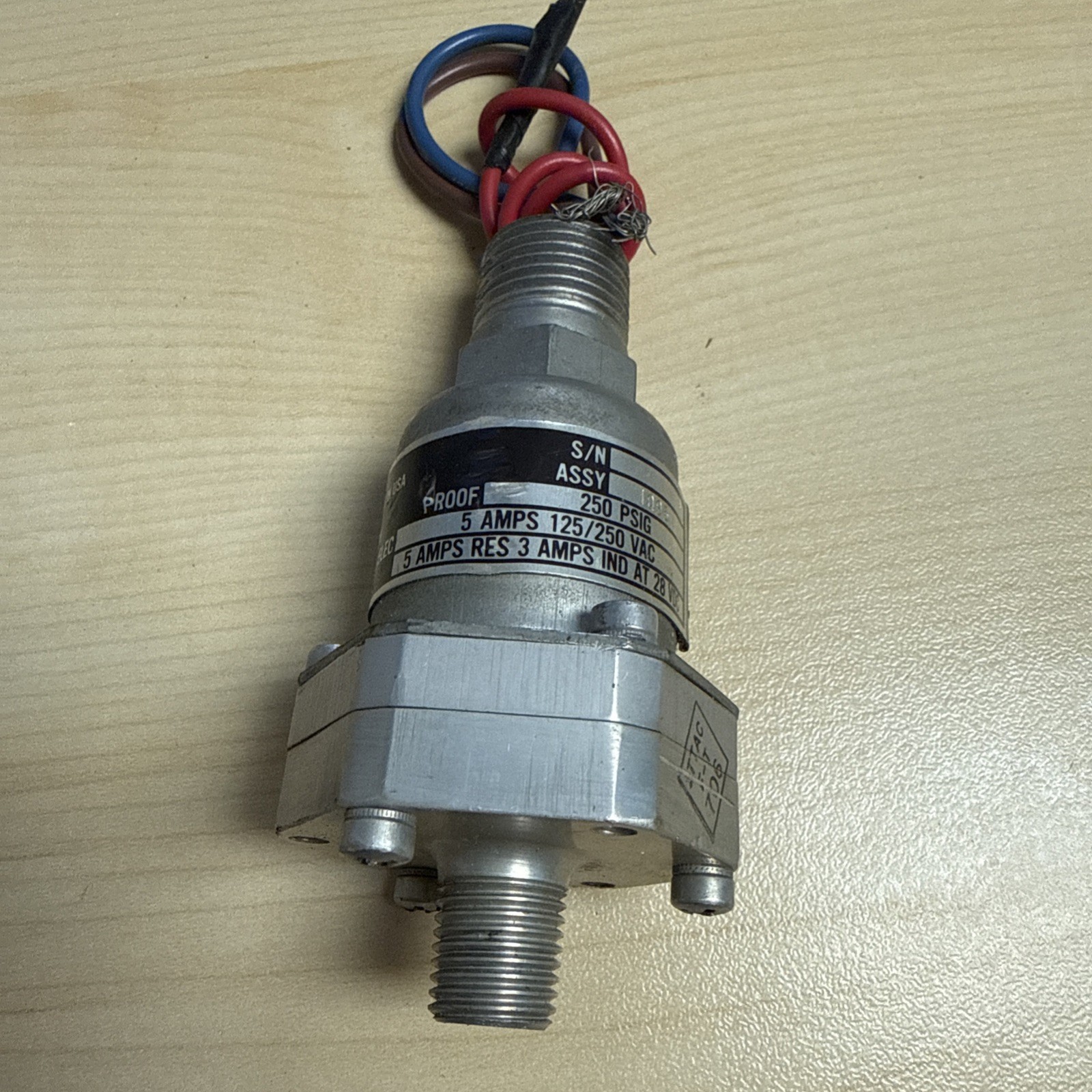 ITT NEO-DYN 182P12C3 VACUUM SWITCH, 250PSIG, 5 AMPS, 125/250VAC, NNB