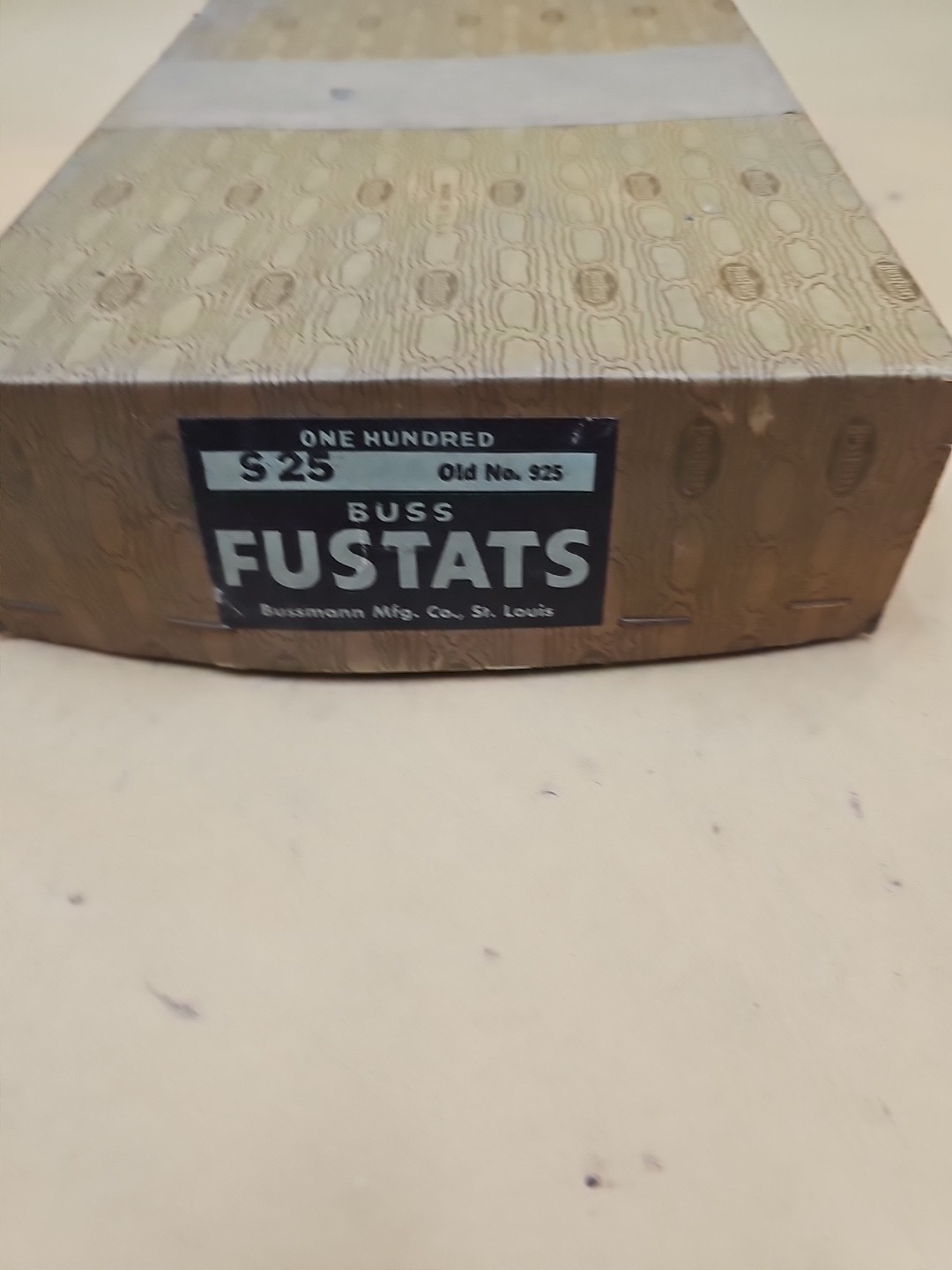 LOT 100 OF Buss Fustat S25 Screw In Fuses. 25 Amp