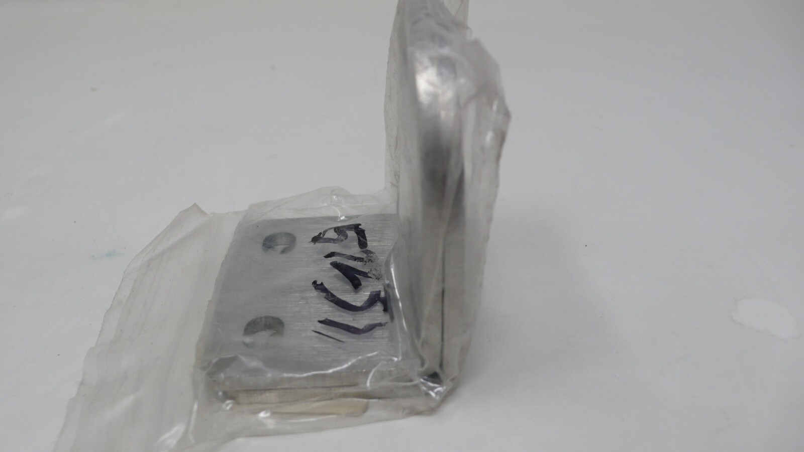 IFM EFECTOR U20303 ANGLE BRACKET