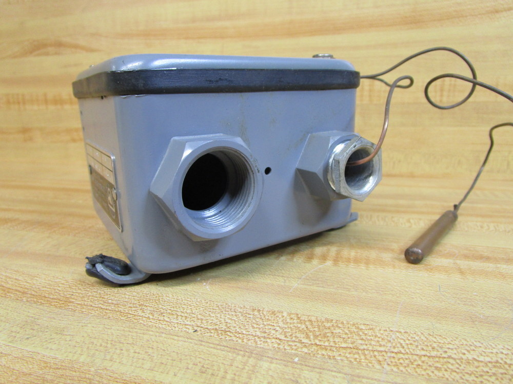 Edwin Wiegand Co PIT-15 Chromalox Thermostat PIT15