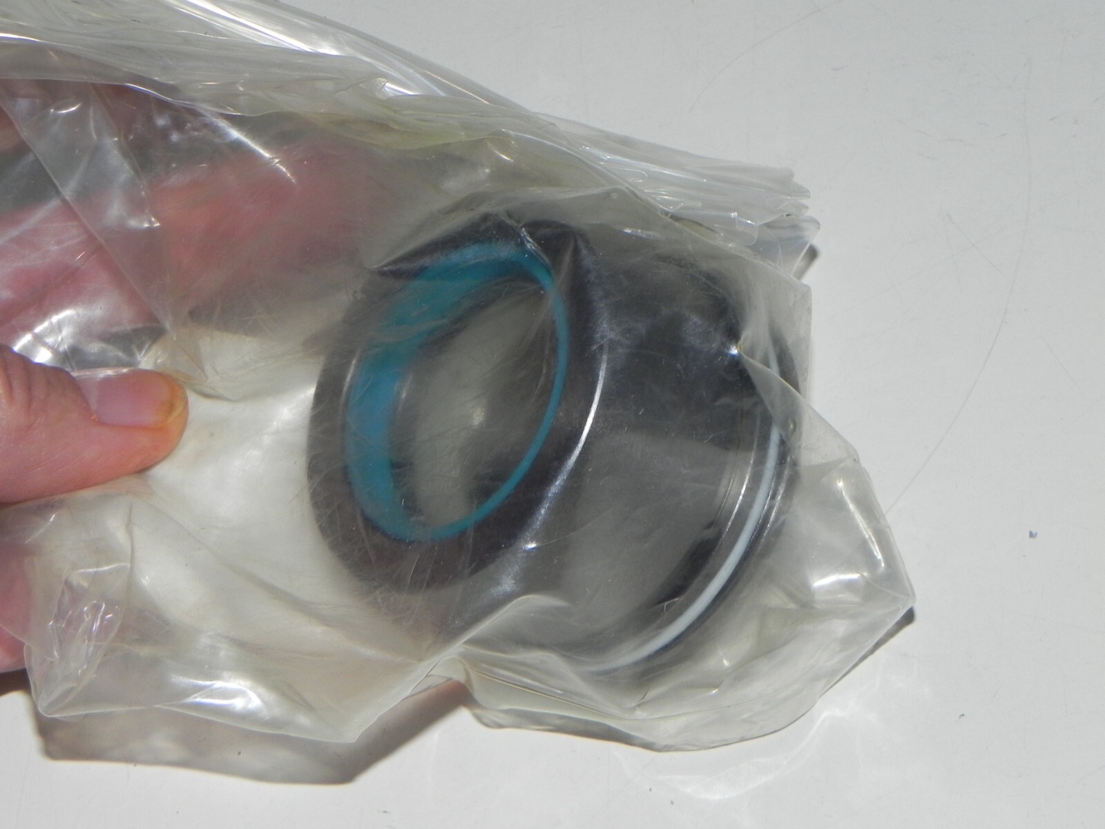 New In Box Rexroth R978006777 Rod cartridge Kit 2.50-3.25/1.38 T4 M Old Stock