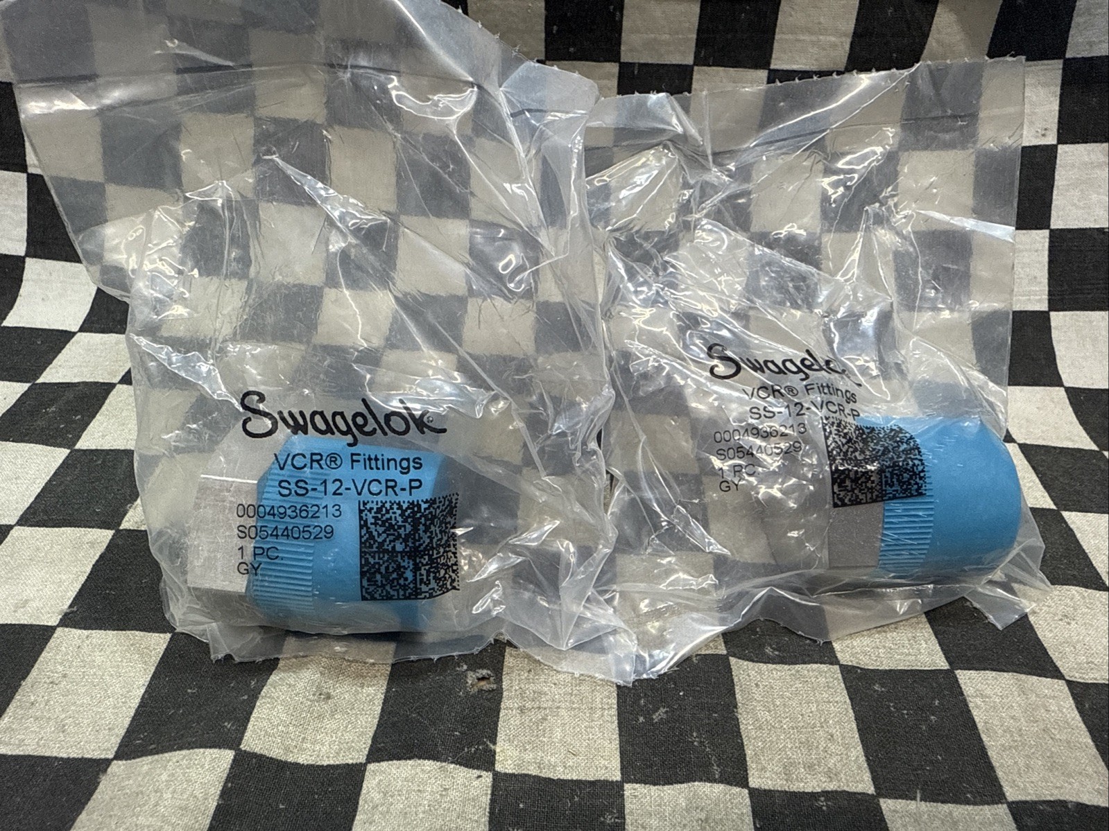 SWAGELOK SS-12-VCR-P, SS12VCRP, PLUG 3/4″ VCR, LOT OF 2, SHIPSAMEDAY#116W1