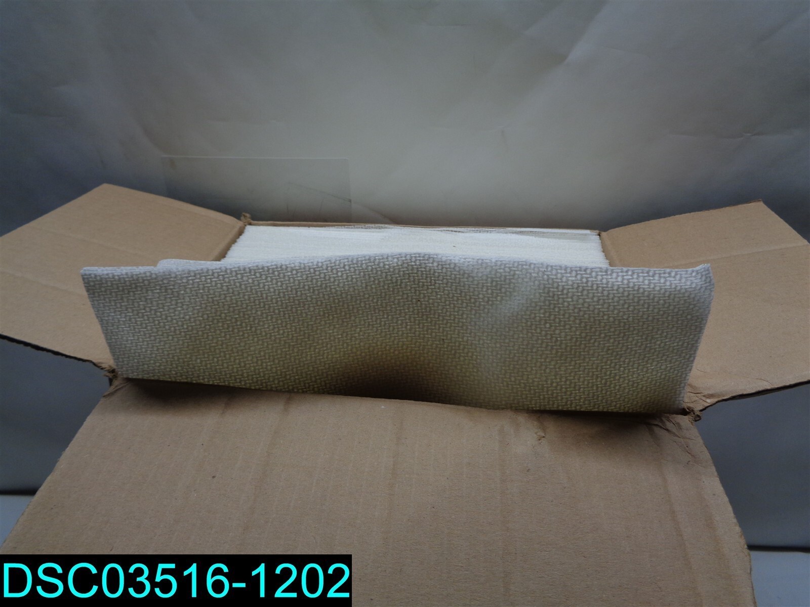 QTY=150: 8252 Chix 13″ x 21″ White Medium-Duty Microban Foodservice Towel
