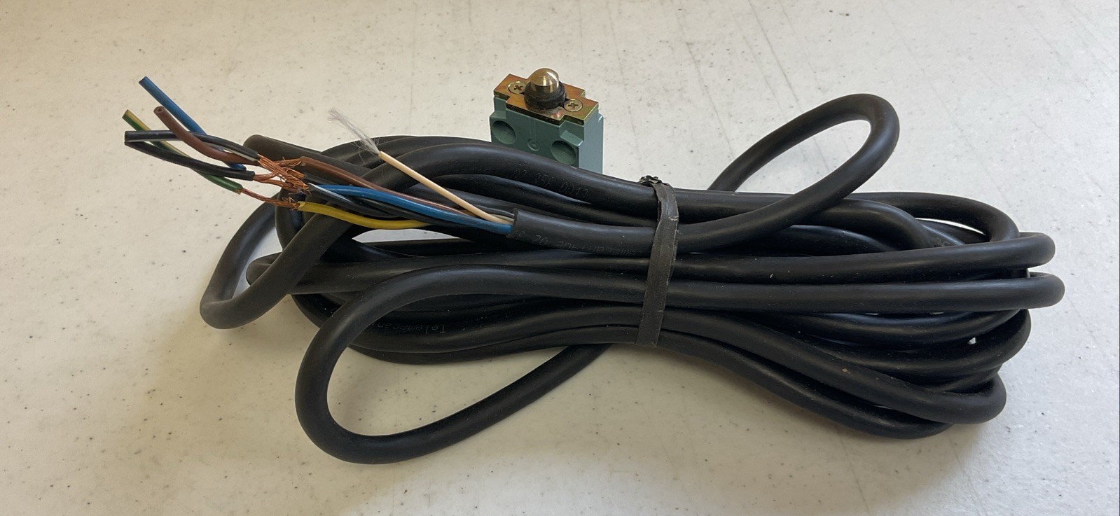 NEW TELEMECANIQUE XCM B5105 LIMIT SWITCH, FREE SHIPPING