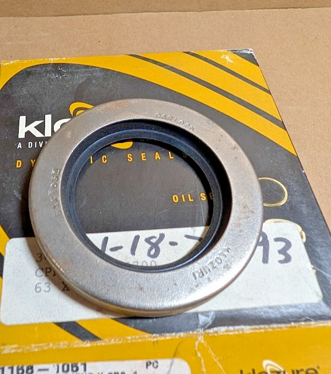 Garlock Klozure 21158-1051 Oil Seal 63X1051 2.375″ Shaft, 3.125″ OD (New In Box)