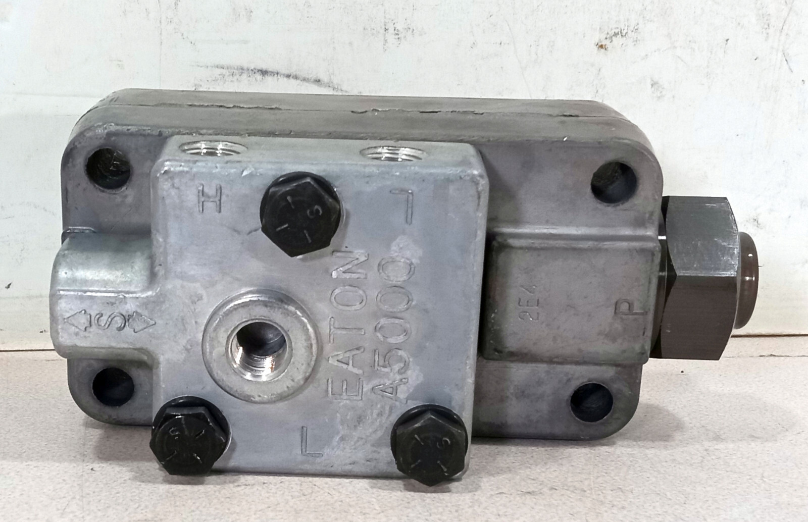 1 NEW EATON FULLER A5000 SLAVE VALVE NEWSTAR S-8030 NIB ***MAKE OFFER***
