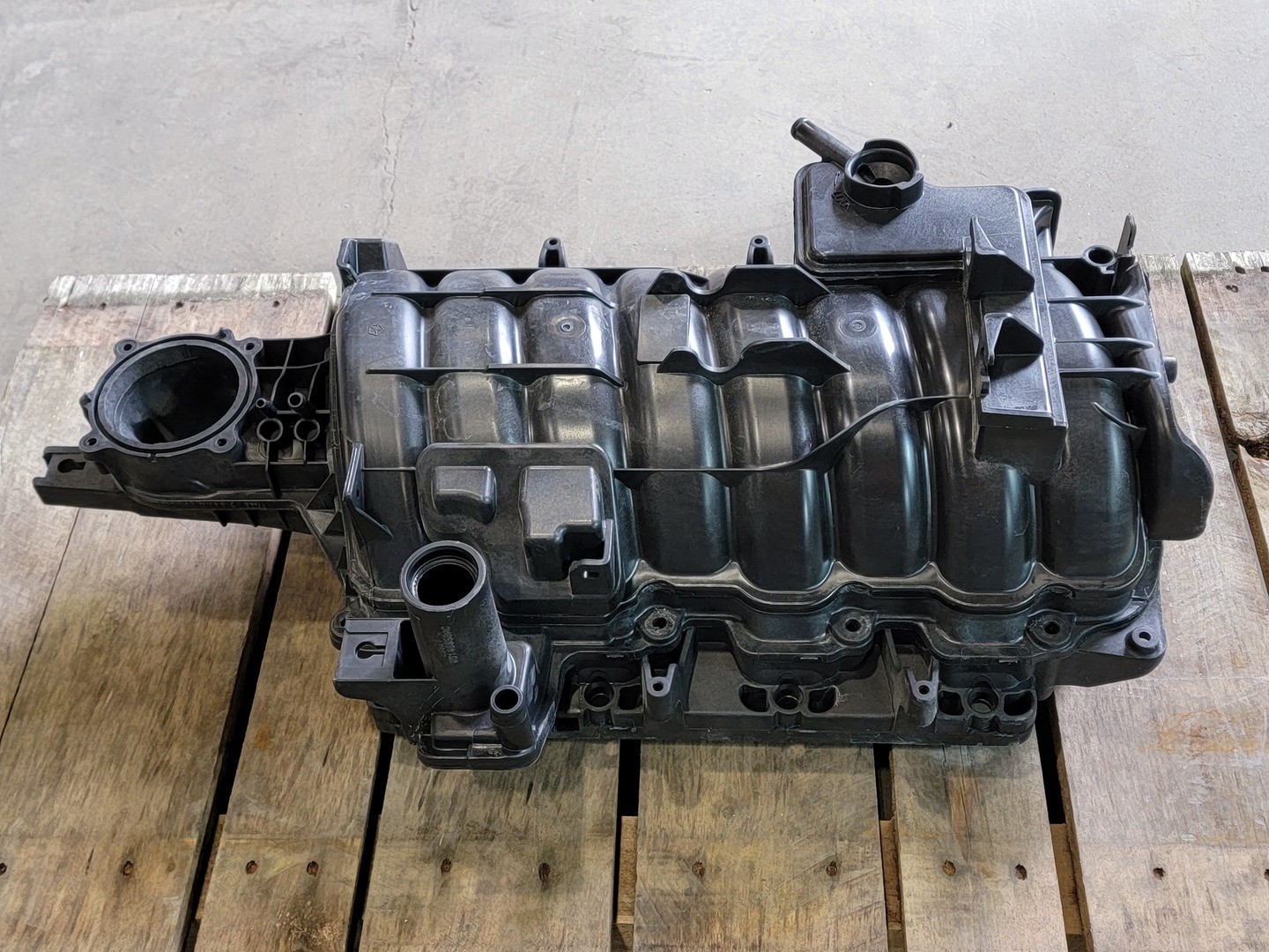 SURPLUS NEW MOPAR 68194114AC Engine Intake Manifold Kit – Transportation