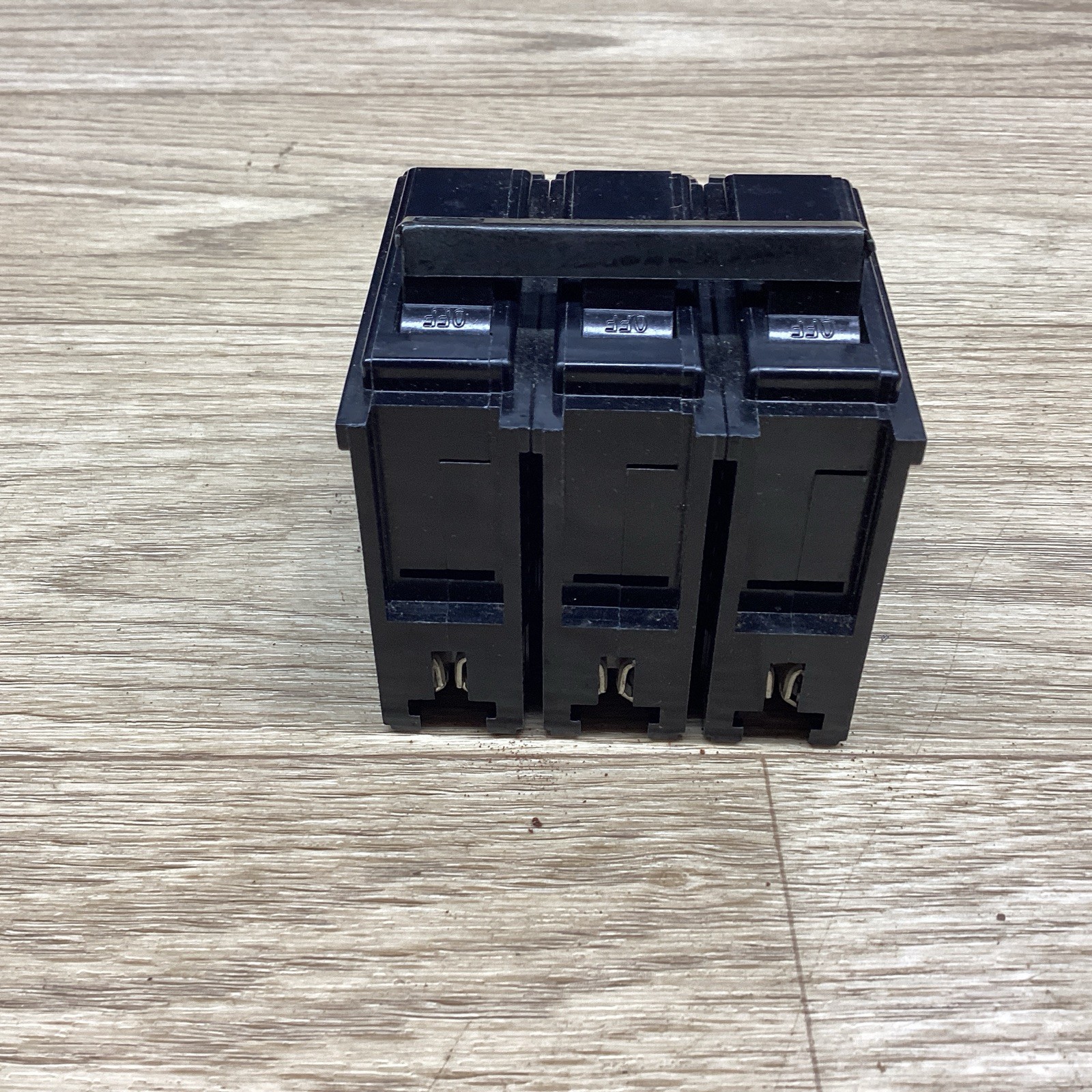 GTE SYLVANIA 11-562-10 15 AMP 3 POLE CIRCUIT BREAKER #815PT157*CO