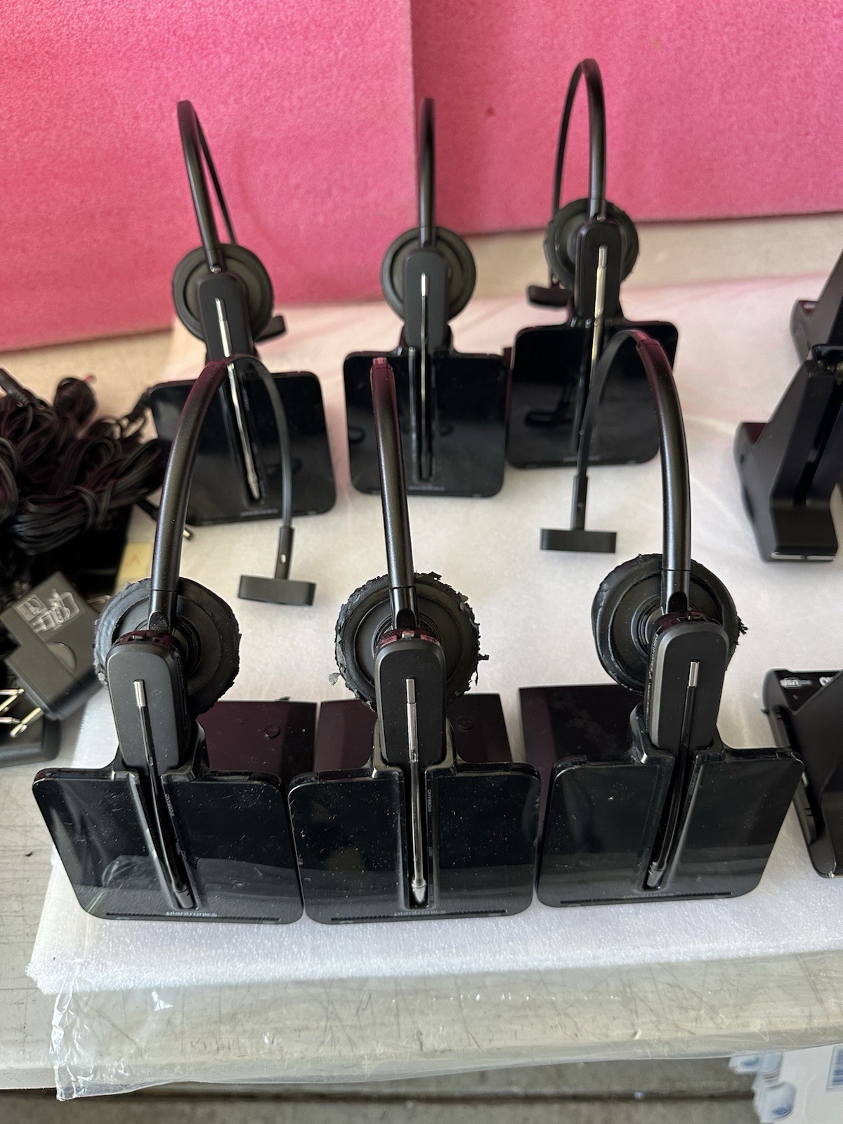 Lot of 13 Plantronics 6/C054 Wireless Headsets 7/W02 /W Charging Base Stations
