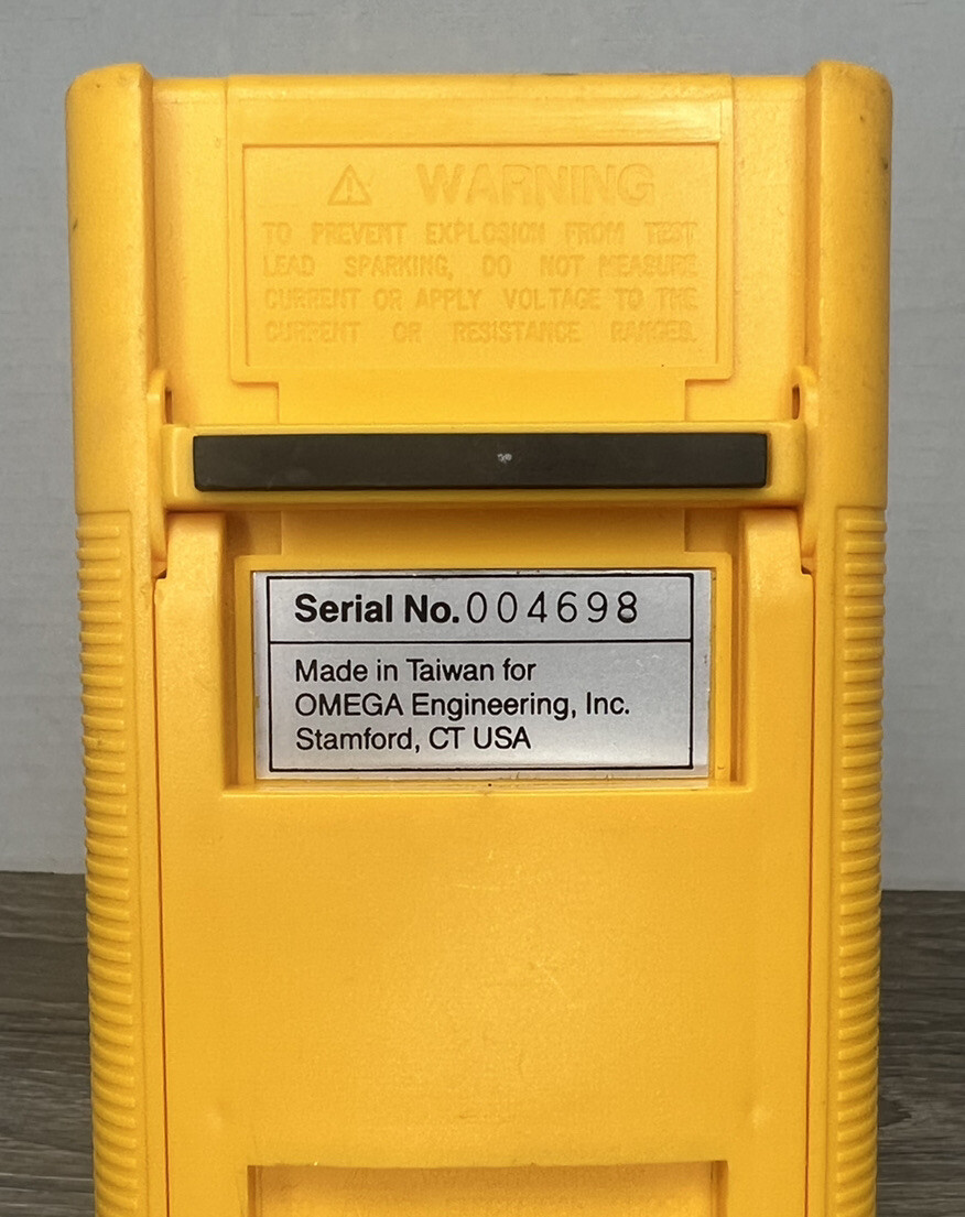 Omega HHM57A Digital Multimeter Thermometer With Case Working