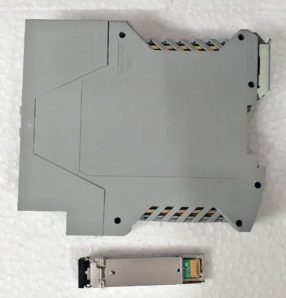 Perle SR-100-SFP Din Rail Media Converter 05091280