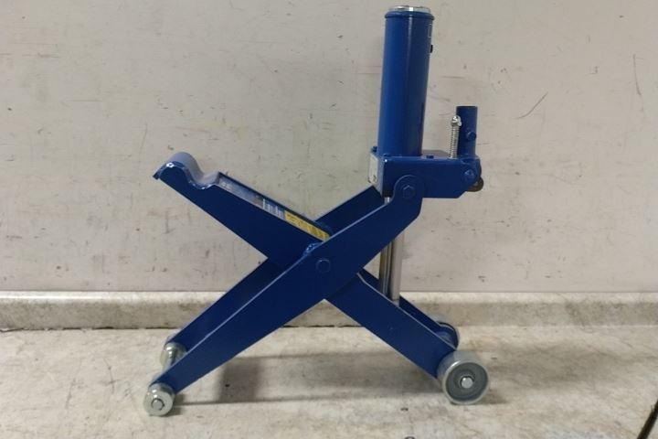 OTC 5214 4 Ton Load Capacity 28-3/4 In Maximum Lift Forklift Jack