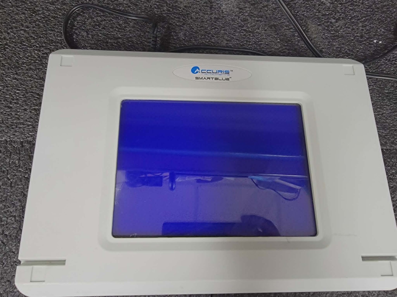 Accuris E4000 SmartBlue Transilluminator Full-Size Blue LED Transilluminator