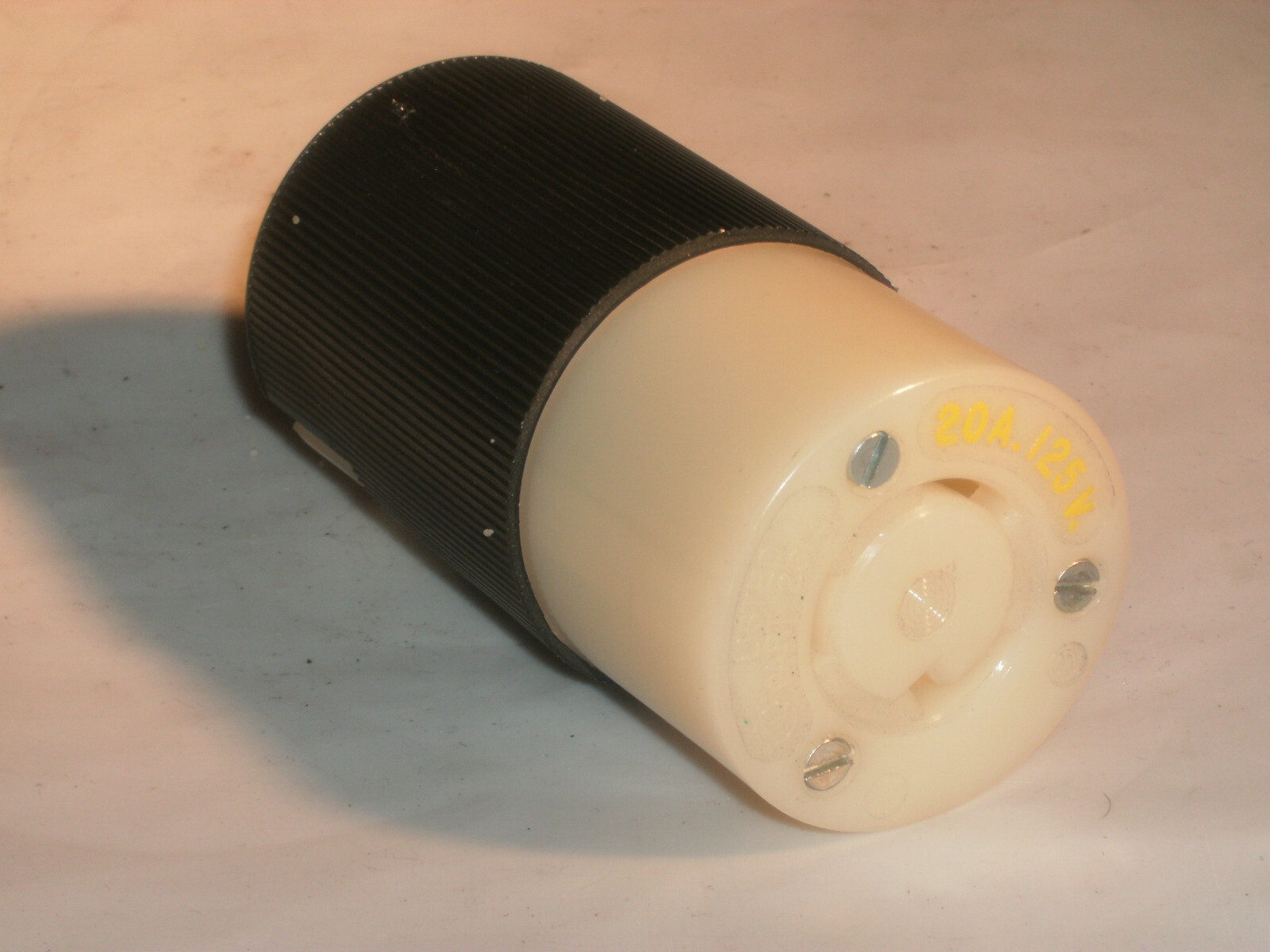 HUBBELL HBL2313 TWIST-LOCK CONNECTOR 20A 125V 2P 3W GRND NEMA L5-20R NO BOX
