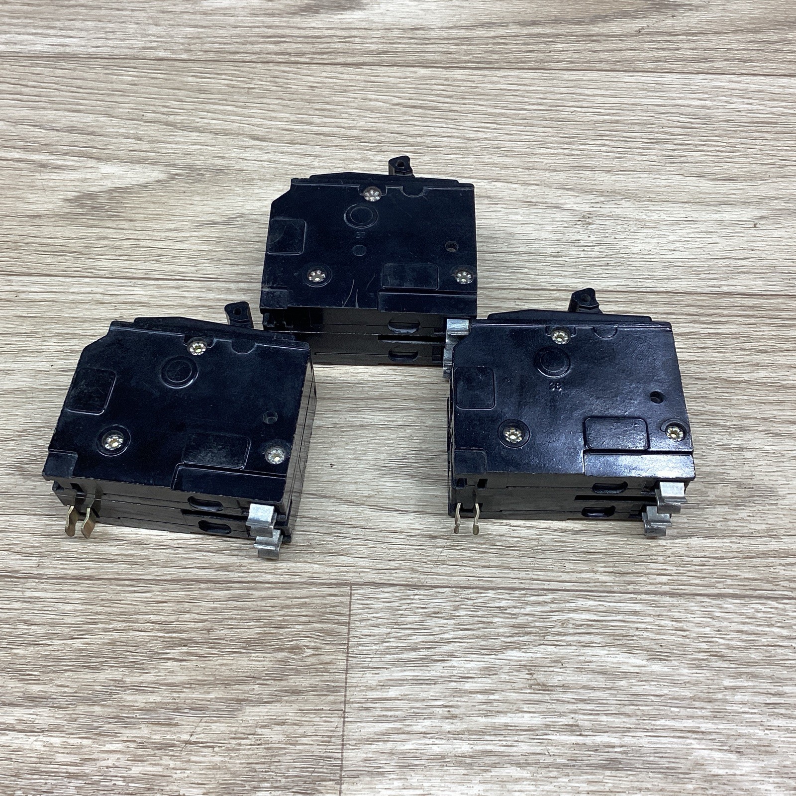 LOT OF 3 SQUARE D 20 AMP 2 POLE TYPE QO CIRCUIT BREAKER #812F139*CO