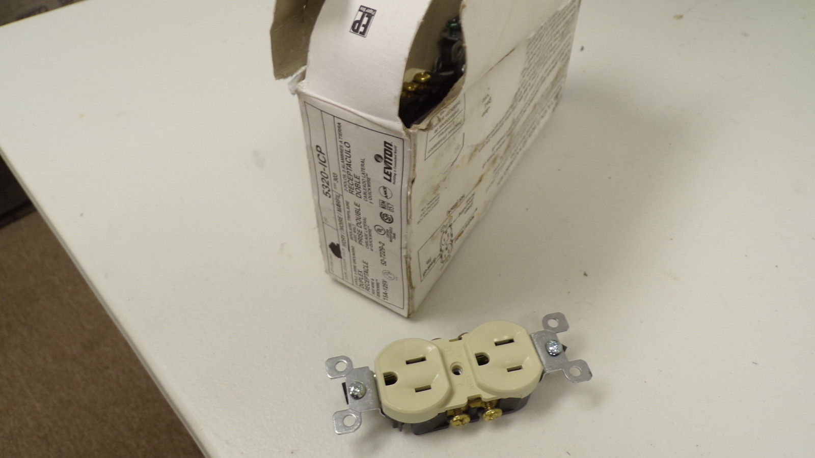 Leviton Outlet 15A 125V IVory Color, Box of 8 *FREE SHIPPING*