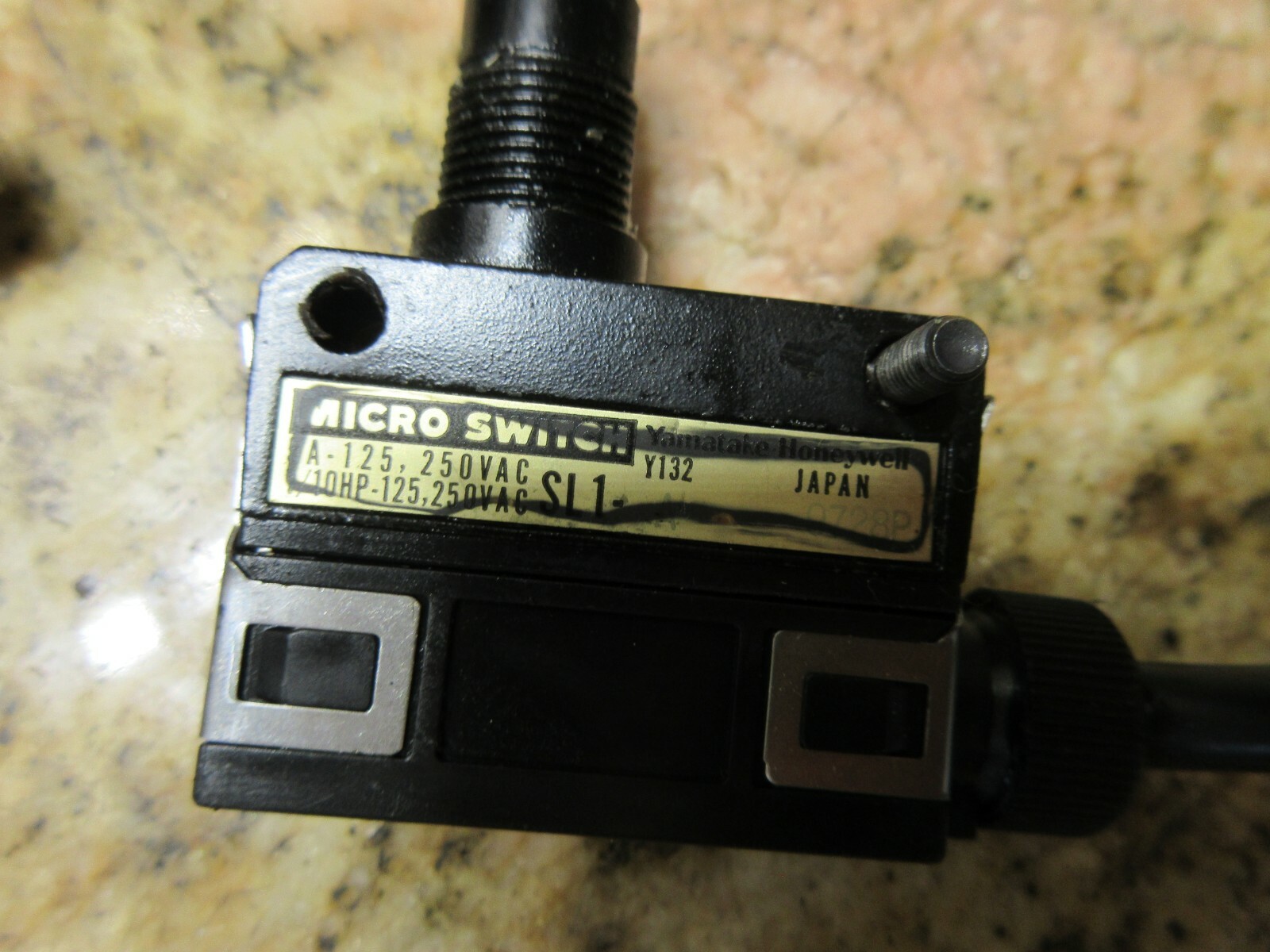 YAMATAKE MICRO LIMIT SWITCH SL1-AN 9628P Y132 EACH 1 SWITCH