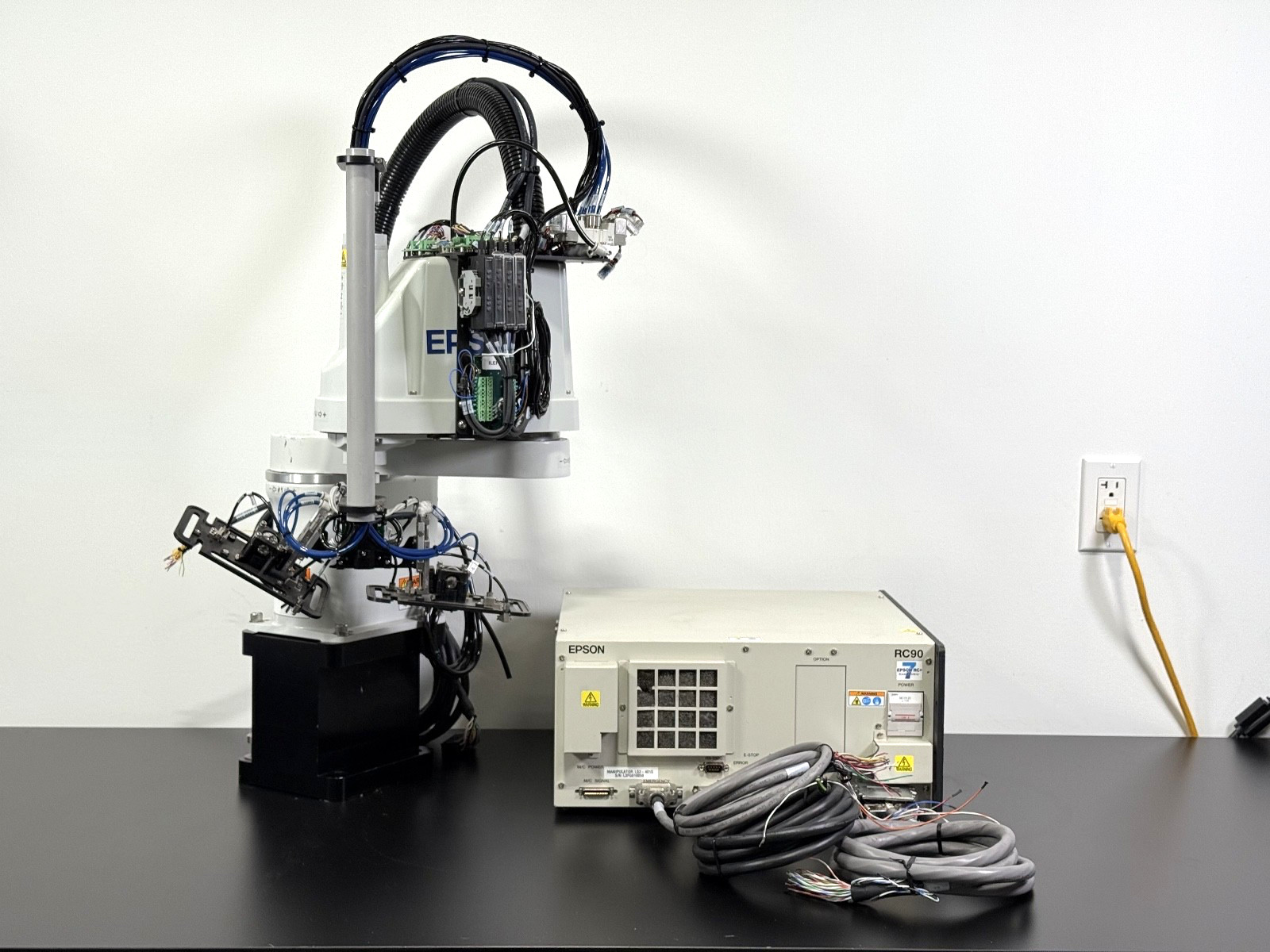 Seiko Epson LS3-401S 4-Axis SCARA Robot w/ RC90 Controller 200–240VAC