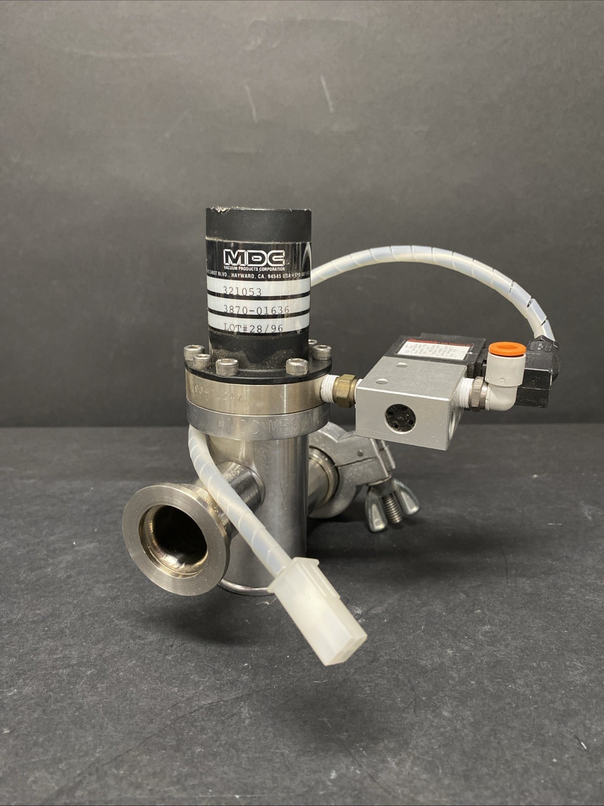 UHV MDC Vacuum Products KIV-100-P Pneumatic Valve & Humphrey Solenoid 321053 Z3