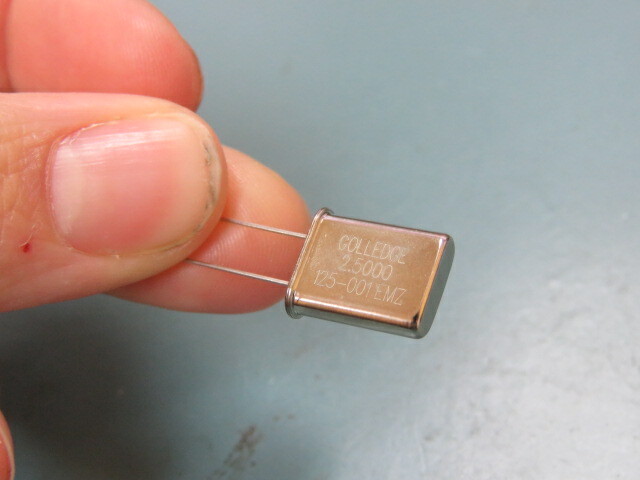 Golledge Electronics 125-001 Qty of 50 per Lot 2.5mhz Quartz Crystal; HC49/251J