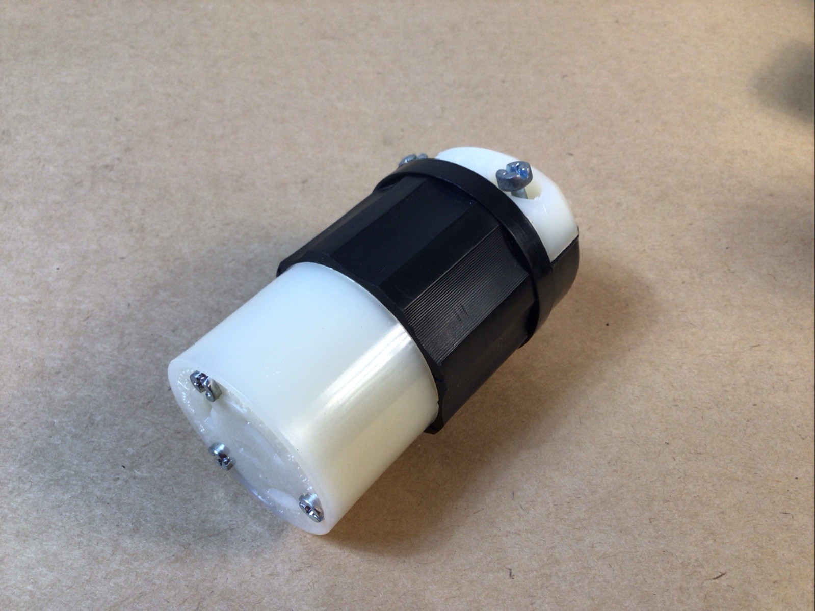 New HUBBELL HBL2643 TWIST-LOCK Plug 30A NEMA L8-30R