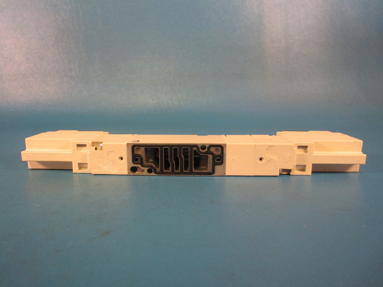 SMC VQZ2350-5YOS Solenoid Valve, base mount, din (dc), VQZ2000 Series 4/5-PORT