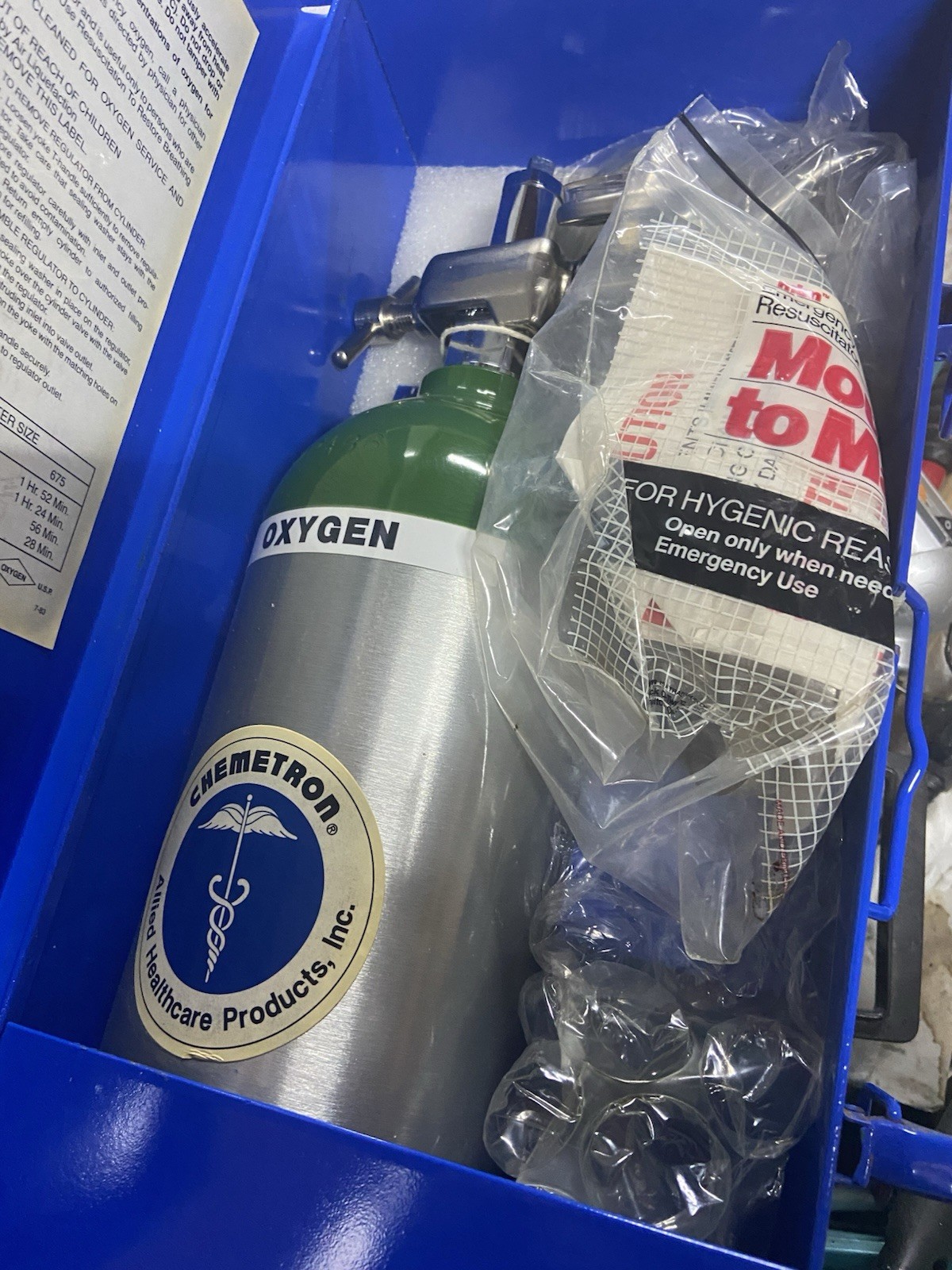 Portable Emergency Oxygen UNIT CHEMETRON WITH METAL BOX
