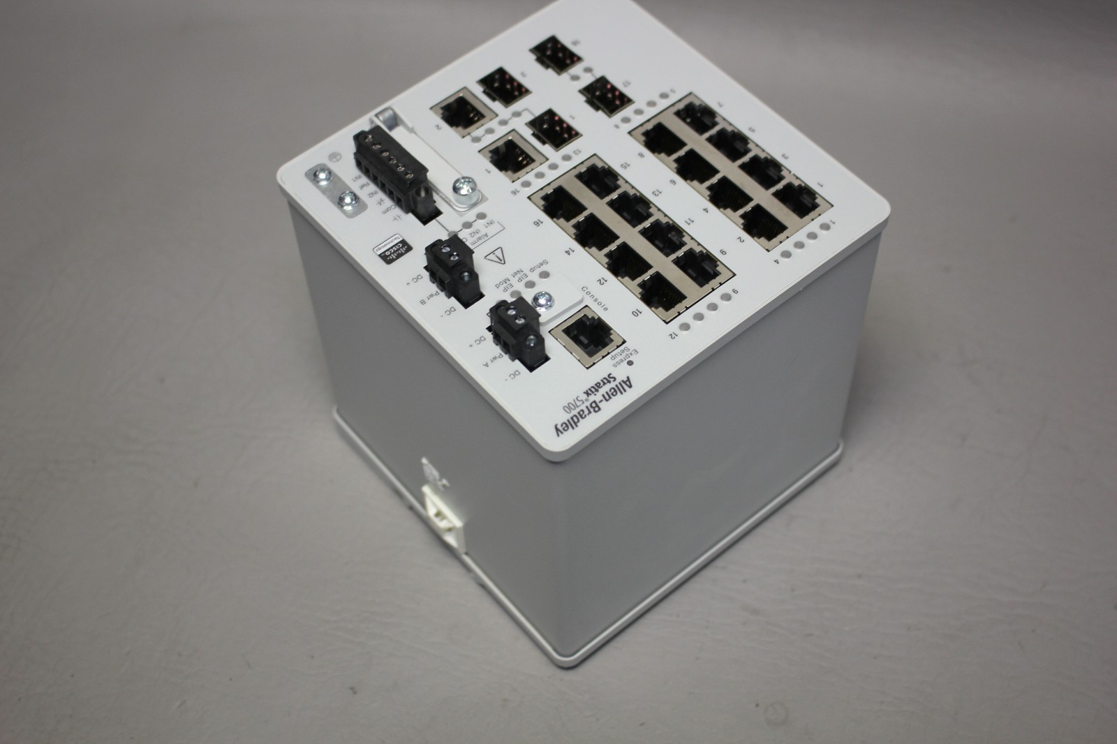 ALLEN BRADLEY STRATIX 5700 ETHERNET MANAGED SWITCH 1783-BMS20CGP SER. A