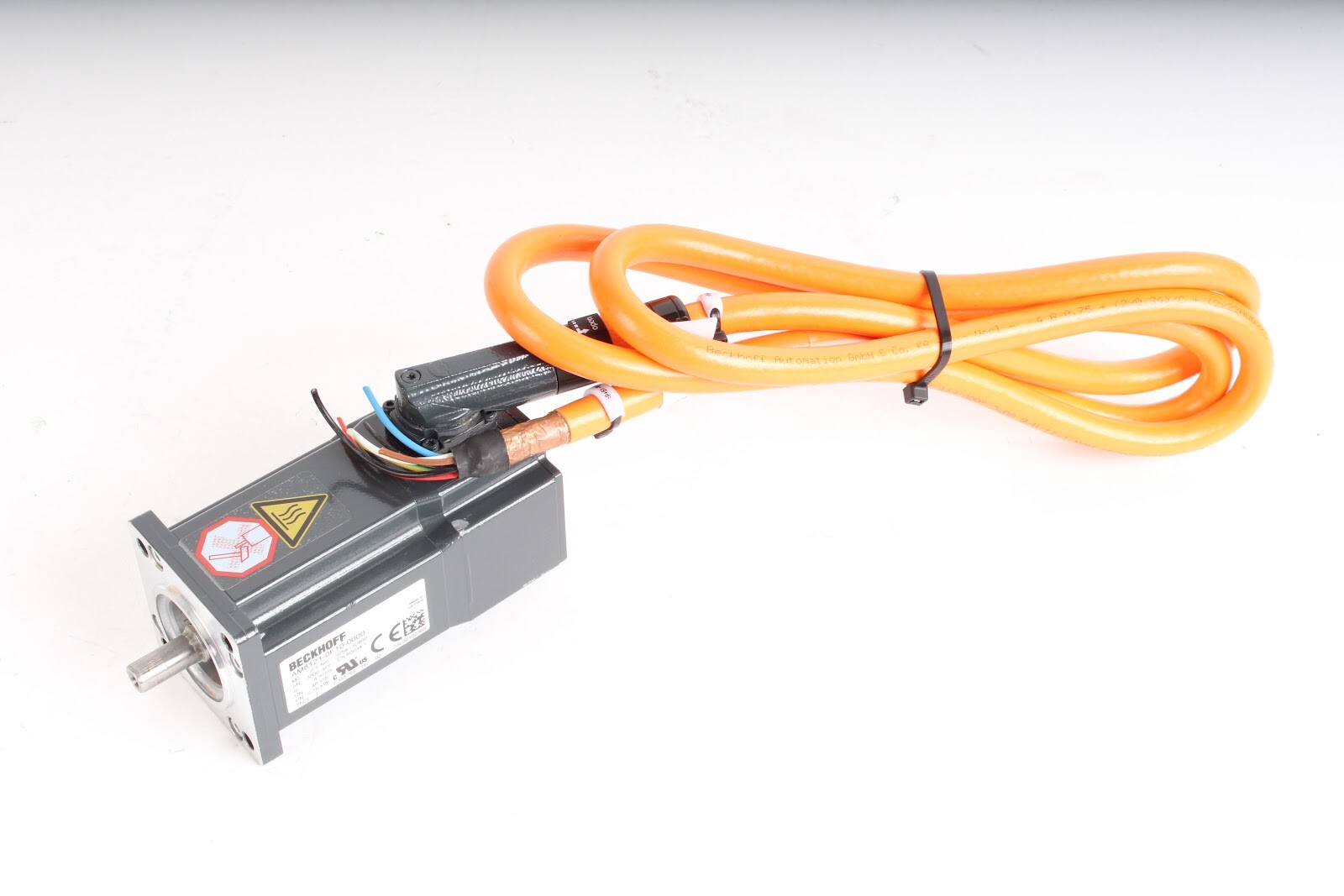 Beckhoff AM8121-0F10-0000 Servo Motor With Cable