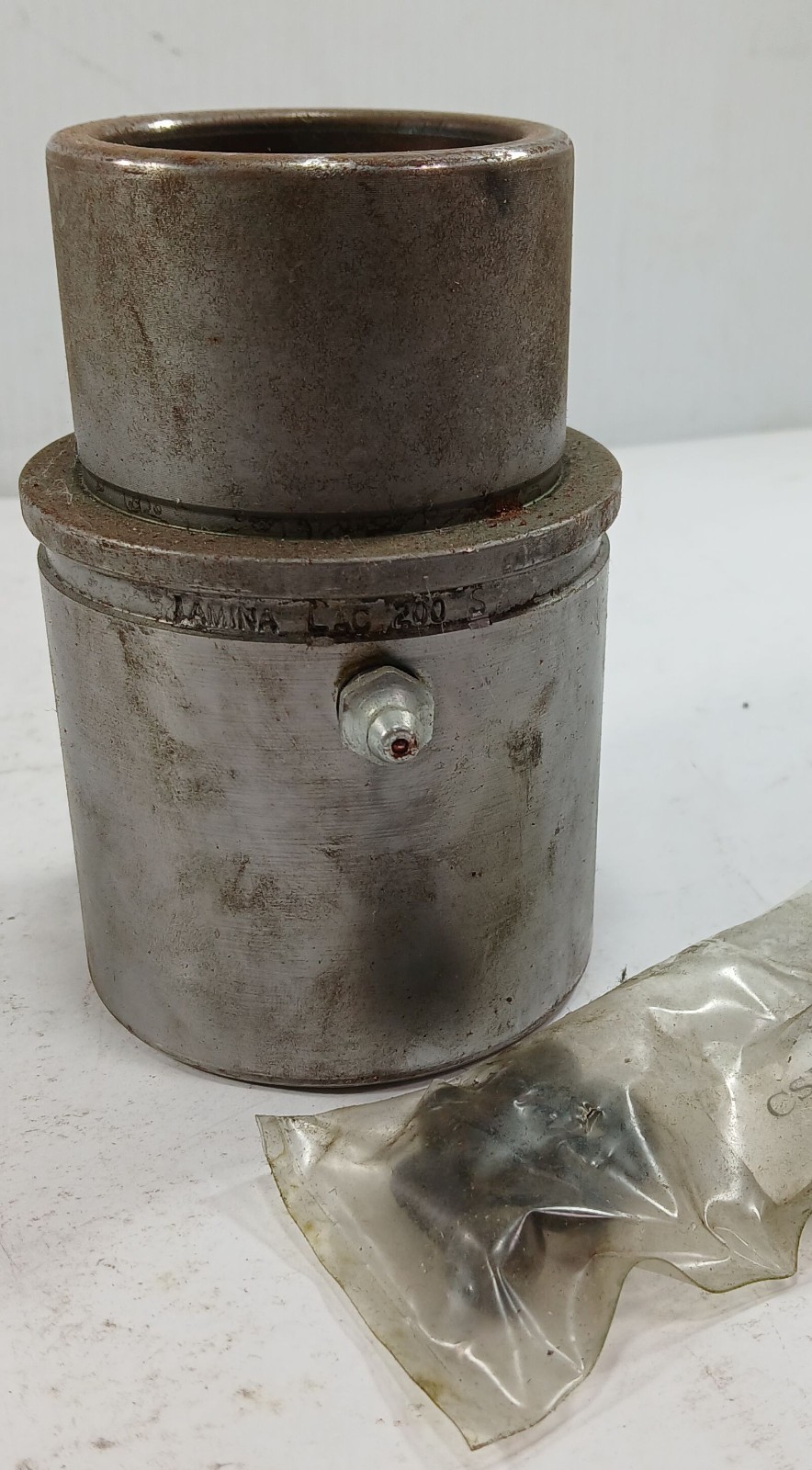 1 NEW LAMINA LAC-200-S EXTRA LONG SHOULDER BUSHING NNB ***MAKE OFFER***