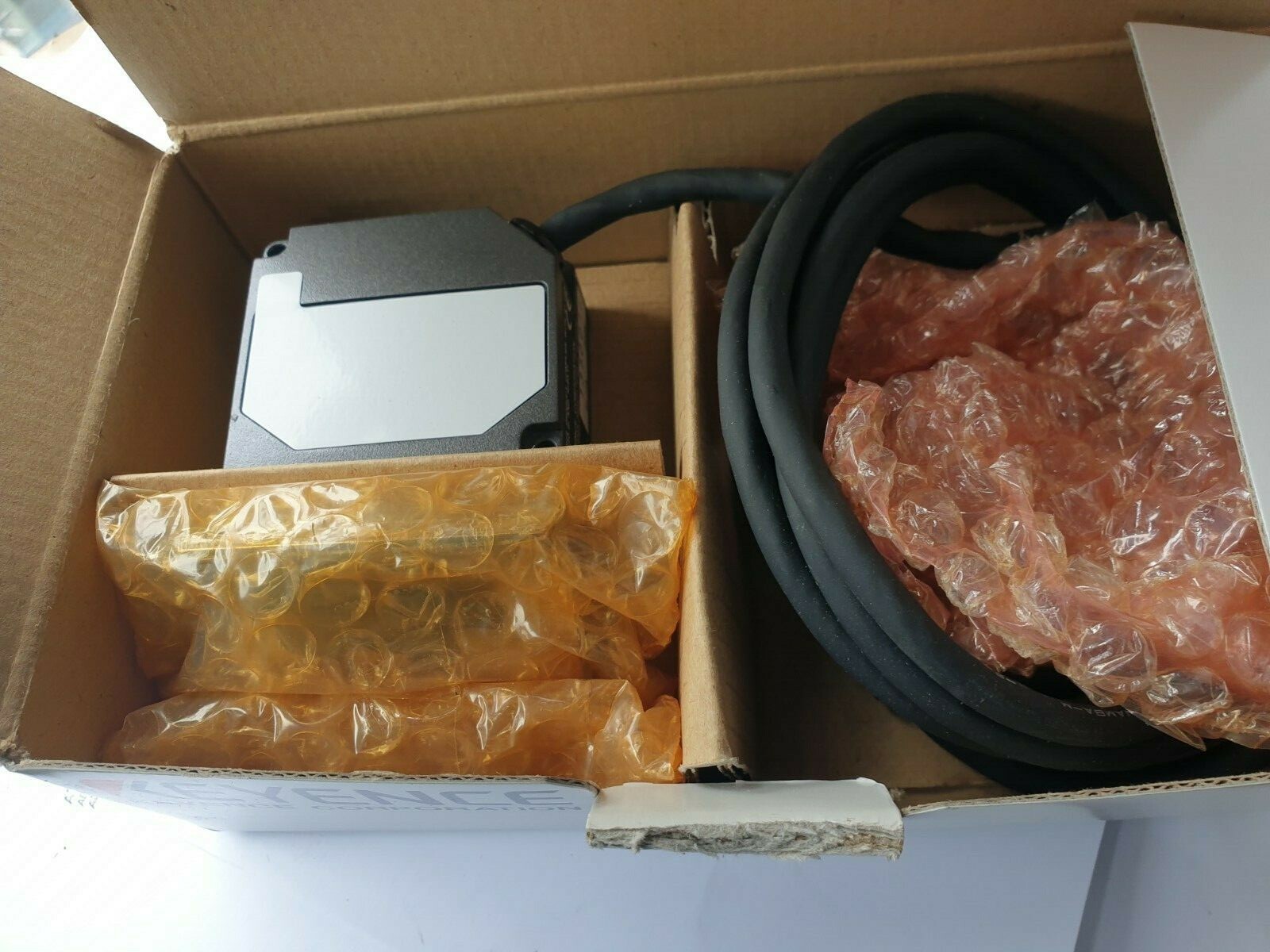 KEYENCE BL-701 Barcode Laser Scanner (R2S7.7B2)