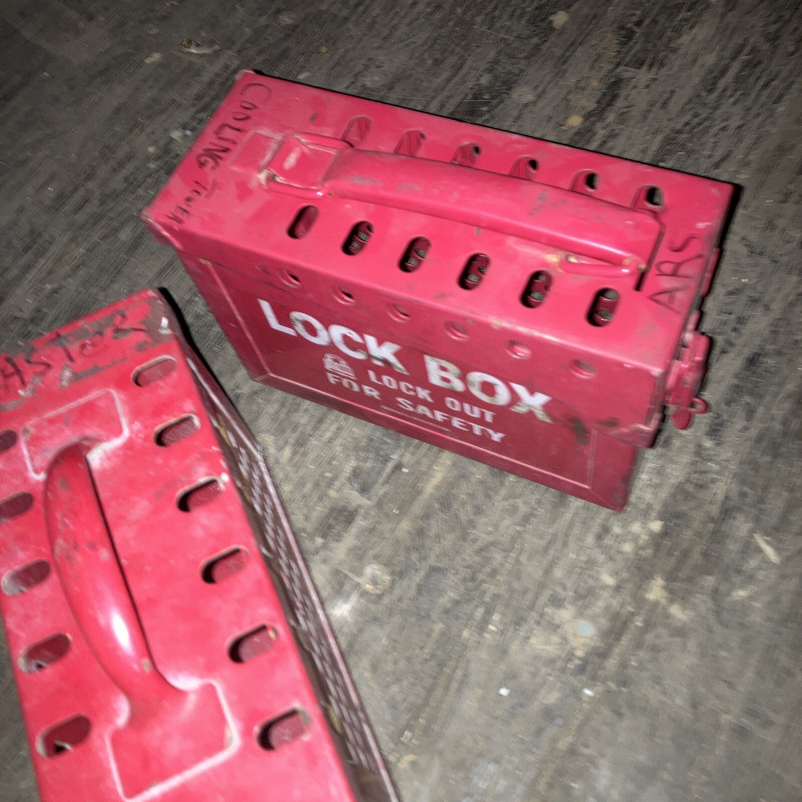 BRADPOWER Portable Metal Group Lock Out Box X7 Boxes And 6 Clasp Read