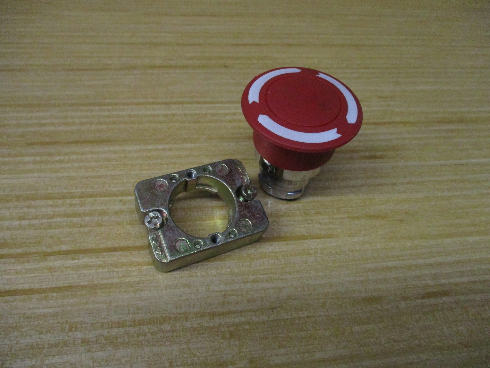 Teknic 2AML4 Altech Emergency Stop Button