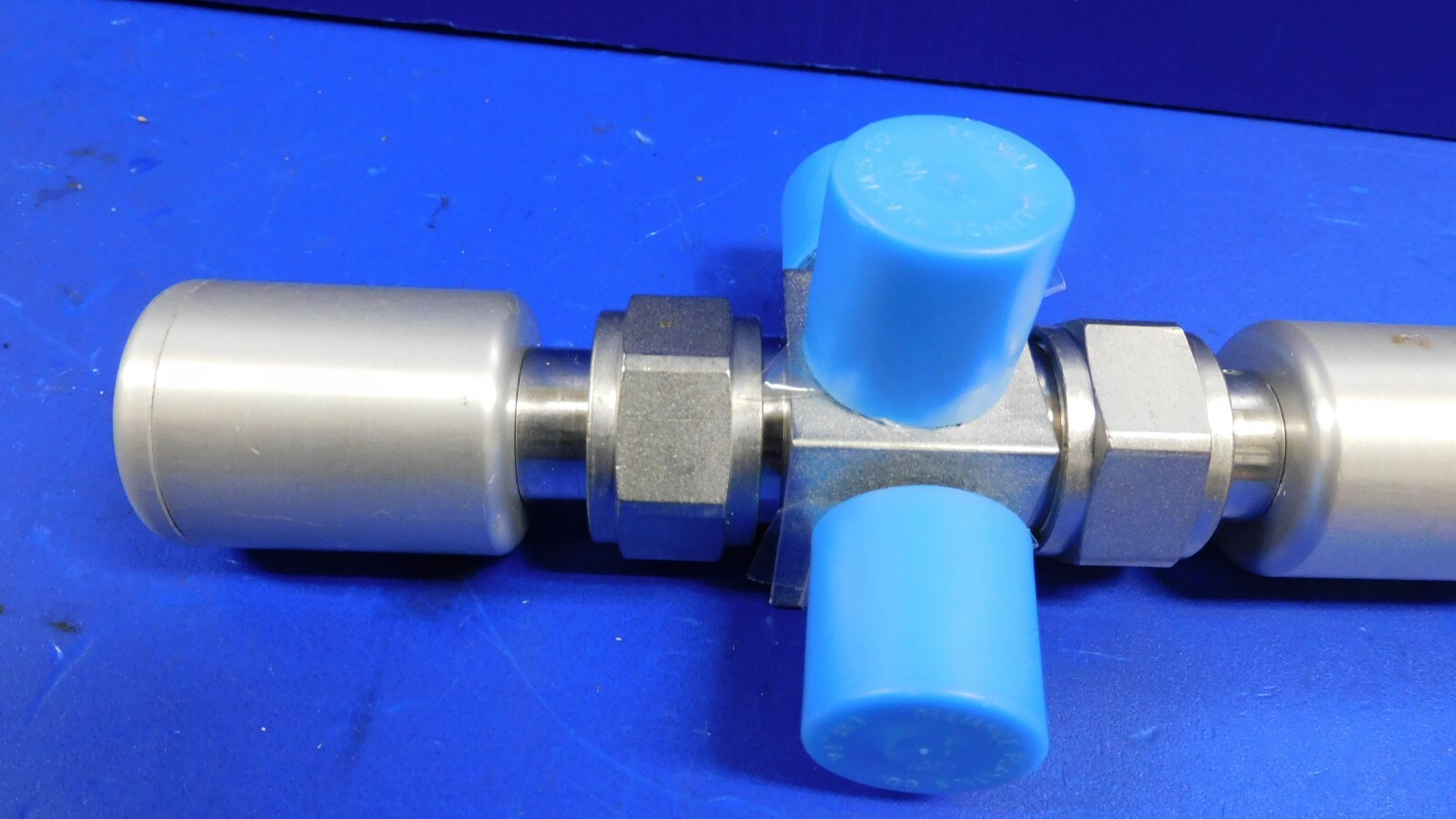 Swagelok 6L-M1D-222P-11 High Purity 2- Bellows Air Vavle 3-port Manifold 1/4″