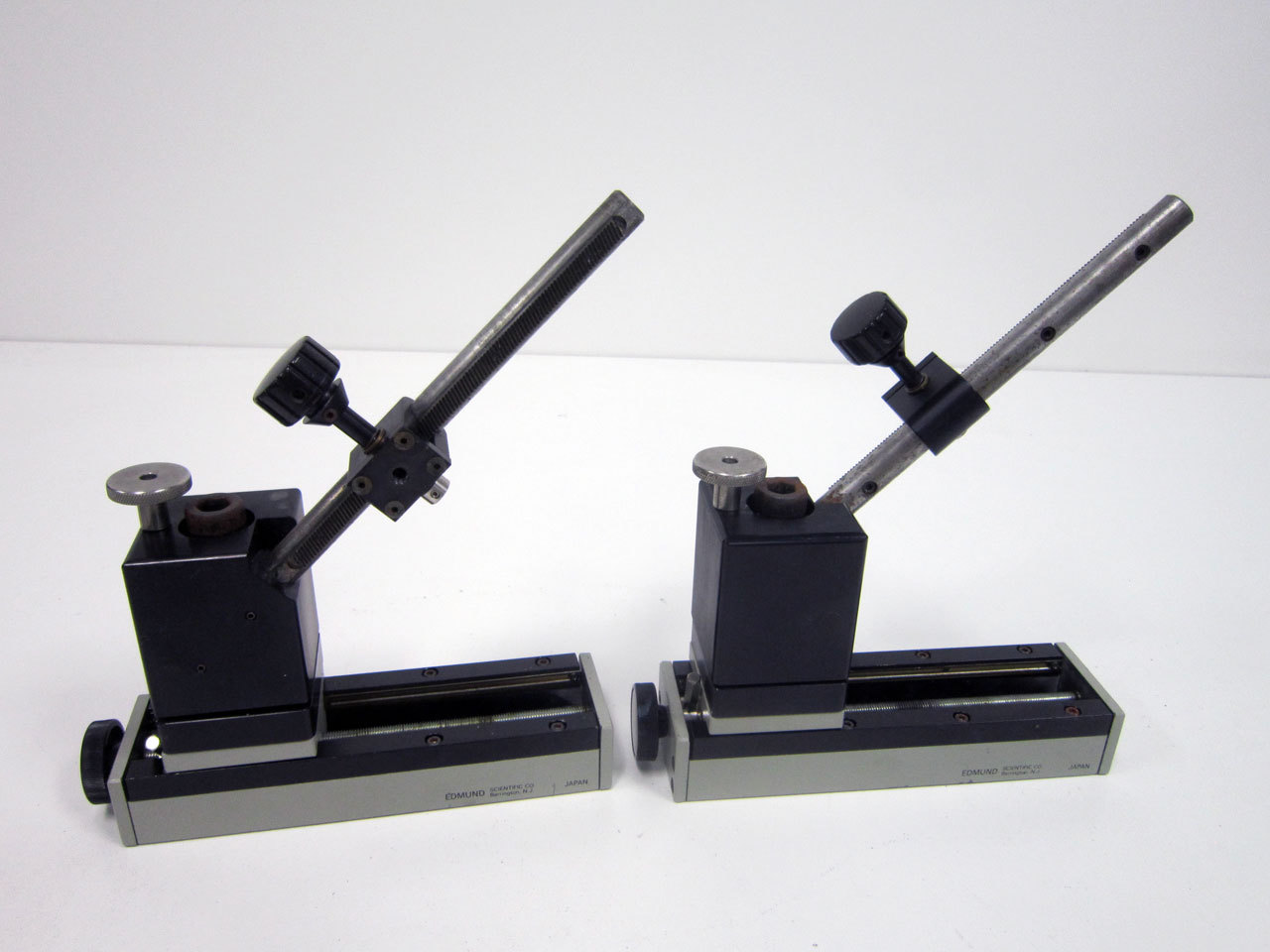 EDMUND SCIENTIFIC LINEAR MOTION RAIL WITH ANGLED HOLDING MOUNT HOLDER