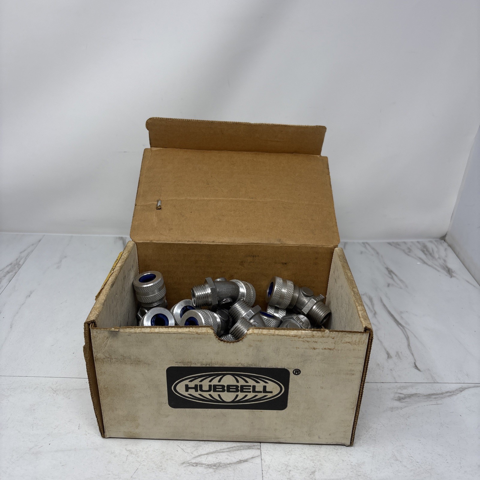Lot Of 28 Hubbell VHC1023 Aluminum Cord Connector