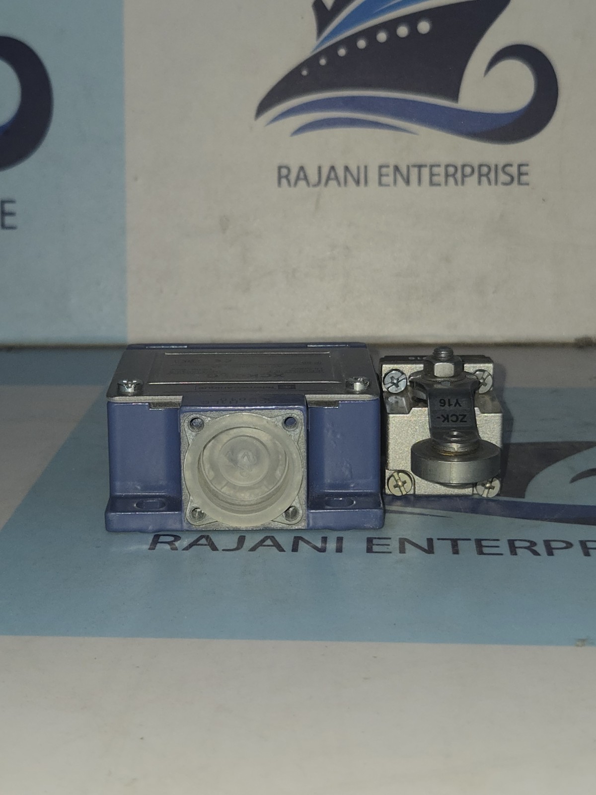 NEW Telemecanique XCK-M.C Limit Switch with Head ZCK-D16 500V 6kV IP66