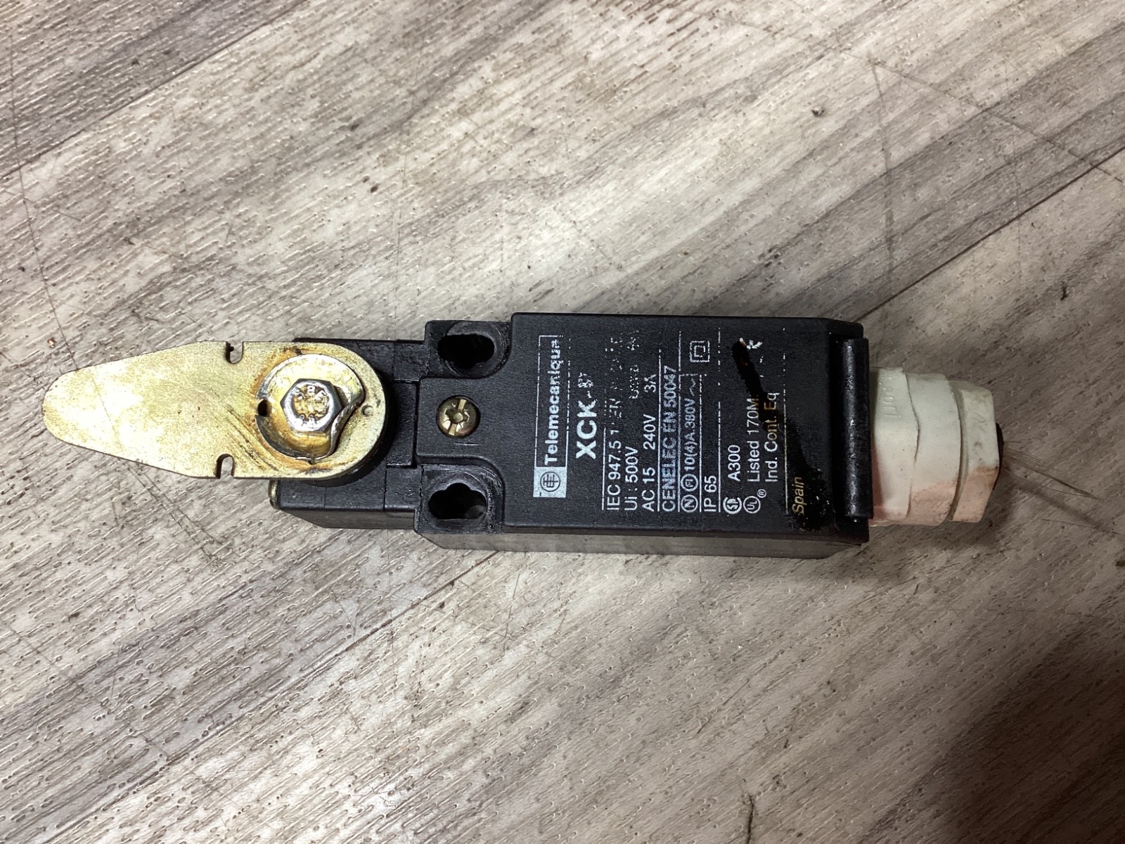 TELEMECANIQUE XCK-P SPRING LINEAR LIMIT SWITCH #102N146
