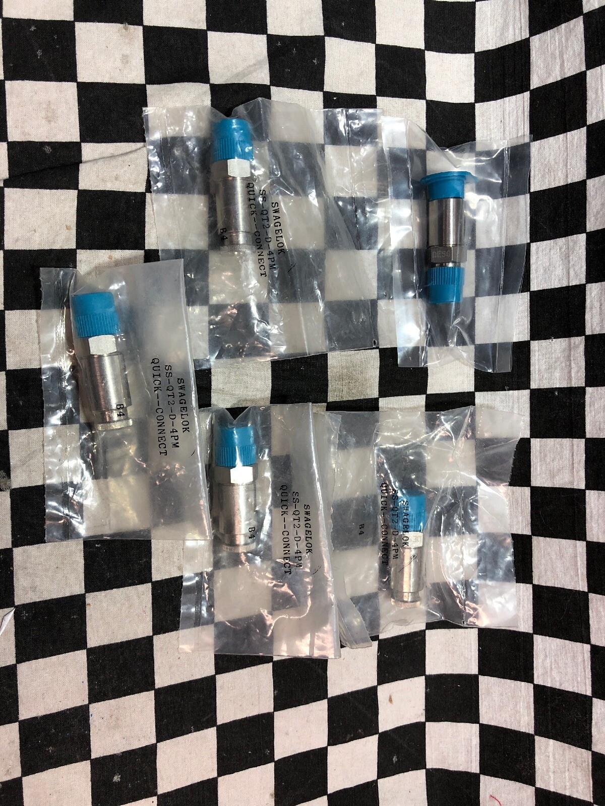 5x Swagelok Quick Connect 1/4” NPT, SS-QT2-D-4PM, SSQT2D4PM, SHIPSAMEDAY#122KB