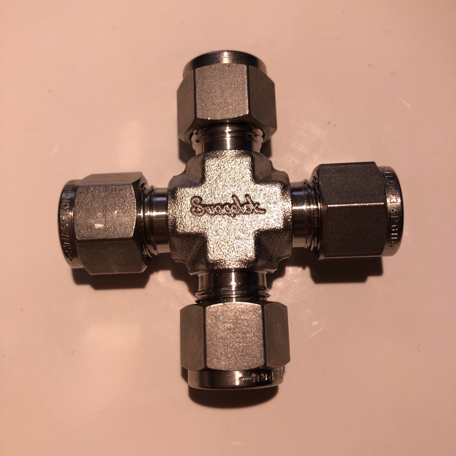 LOT OF (3) NEW SWAGELOK 3/8 TUBE UNION CROSSES SS-600-4