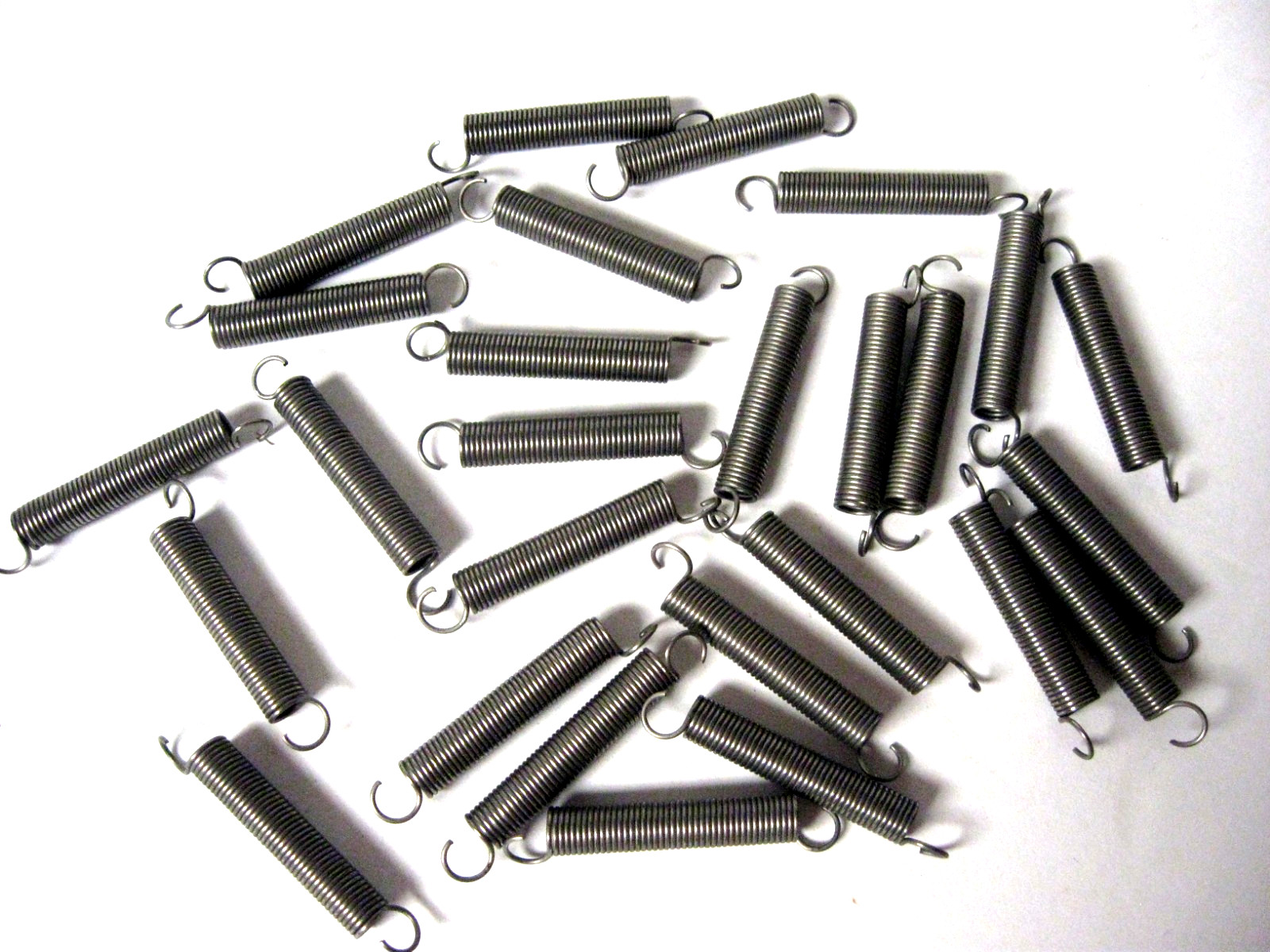 LOT OF 27 SMALL METAL BULK STEEL COIL COILED SPRINGS 3/16″ x 1 1/16″