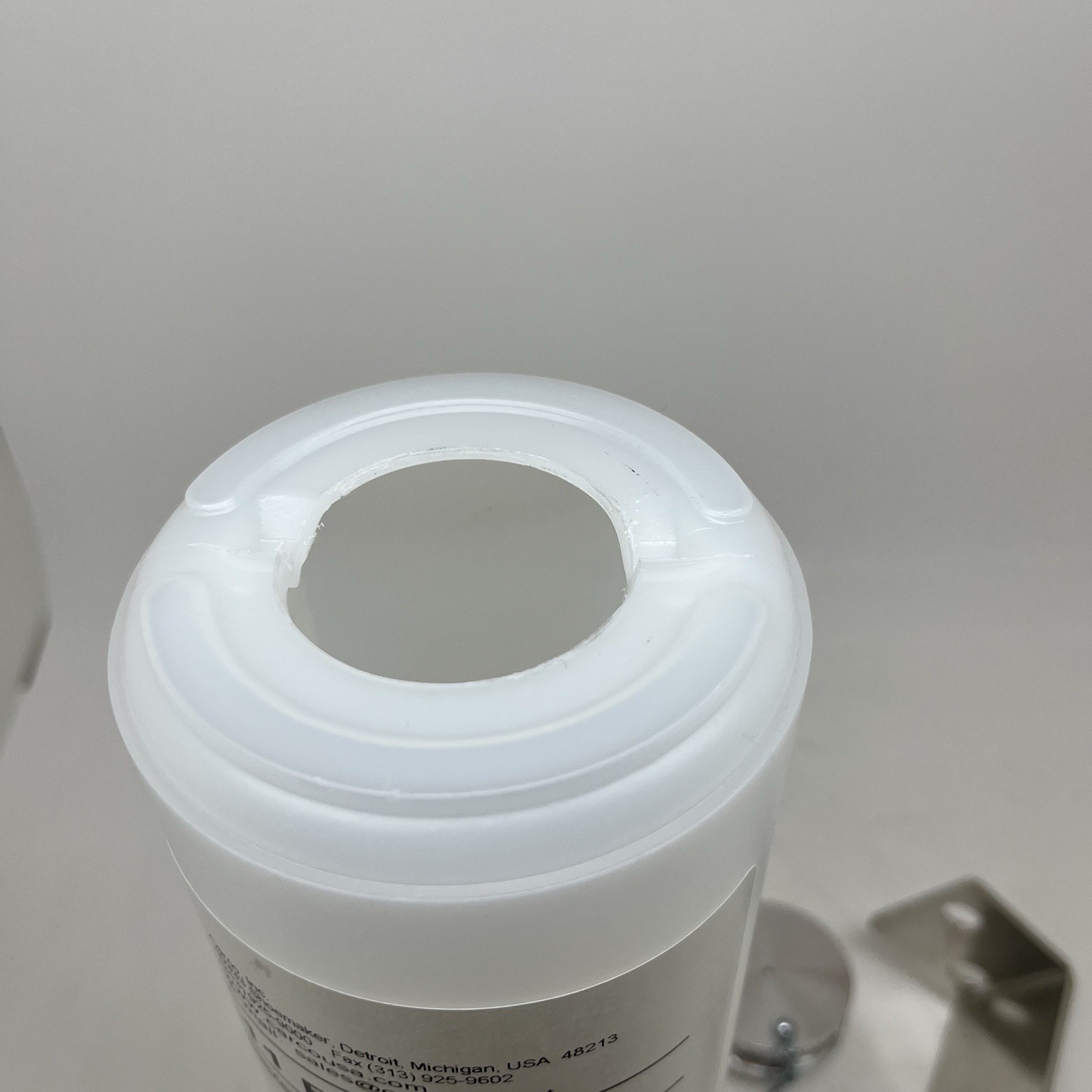 Carco ES-374-RQ-11 Reservoir Feeder Plastic Bottle W/ Mounting Bracket New