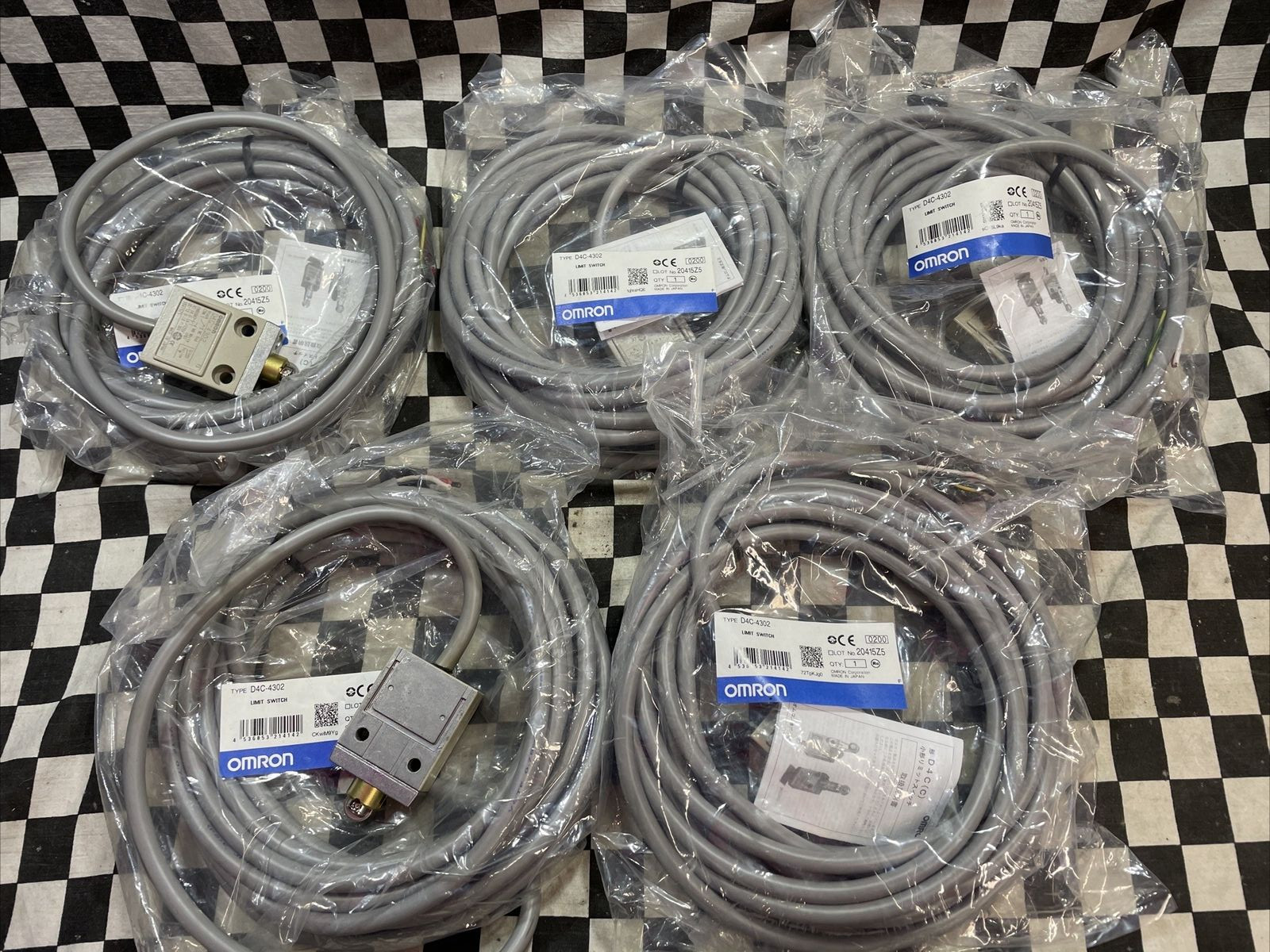 OMROM D4C-4302, D4C4302, Switch SPDT Chassis Mount, LOT OF 5, SHIPSAMEDAY