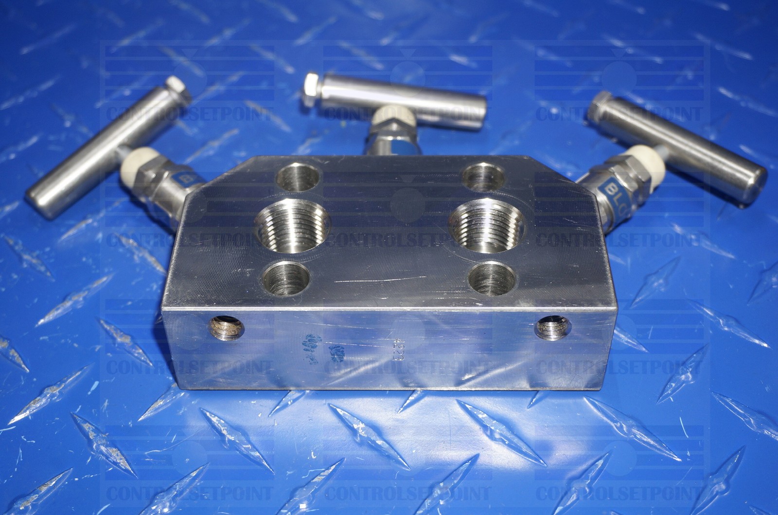 ANDERSON GREENWOOD MANIFOLD MC3VIS-4 3 VALVE MANIFOLD NEW