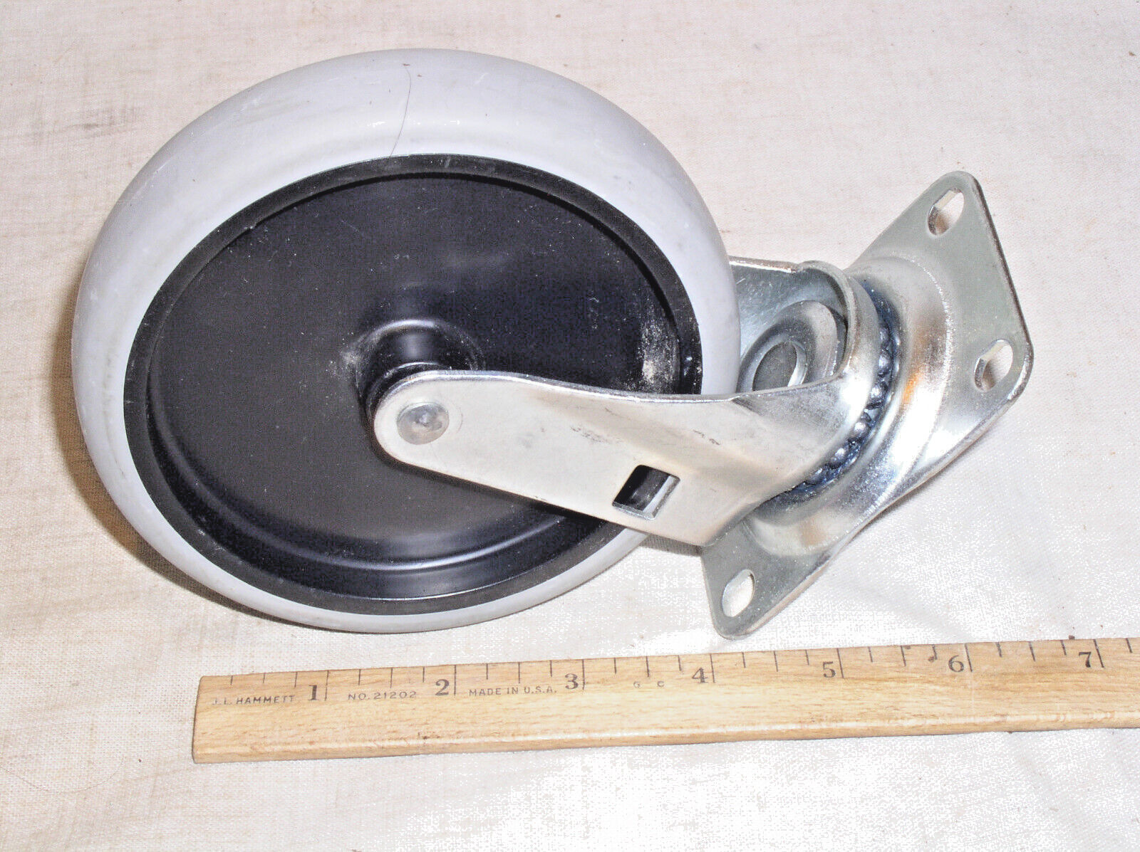 NEW RUBBERMAID COMMERCIAL PRODUCTS FG4501L20000 SWIVEL CASTOR FAULTLESS F1 1AHZ3