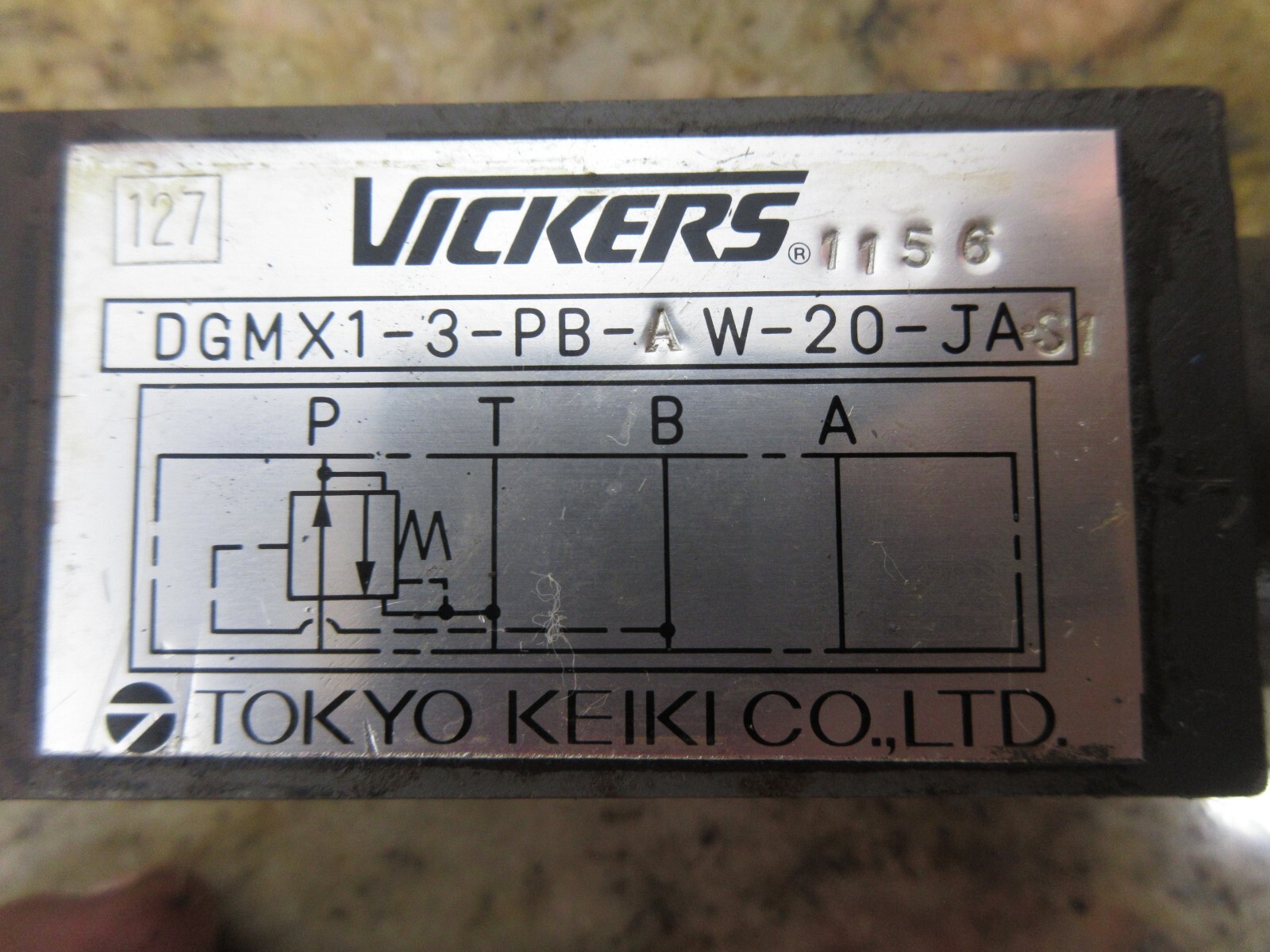 VICKERS VALVE DGMX1-3-PB-AW-20-JA-S1 DGMX1-3-PB-AW-20-JA-S1 SNK-SUT70 CNC LATHE